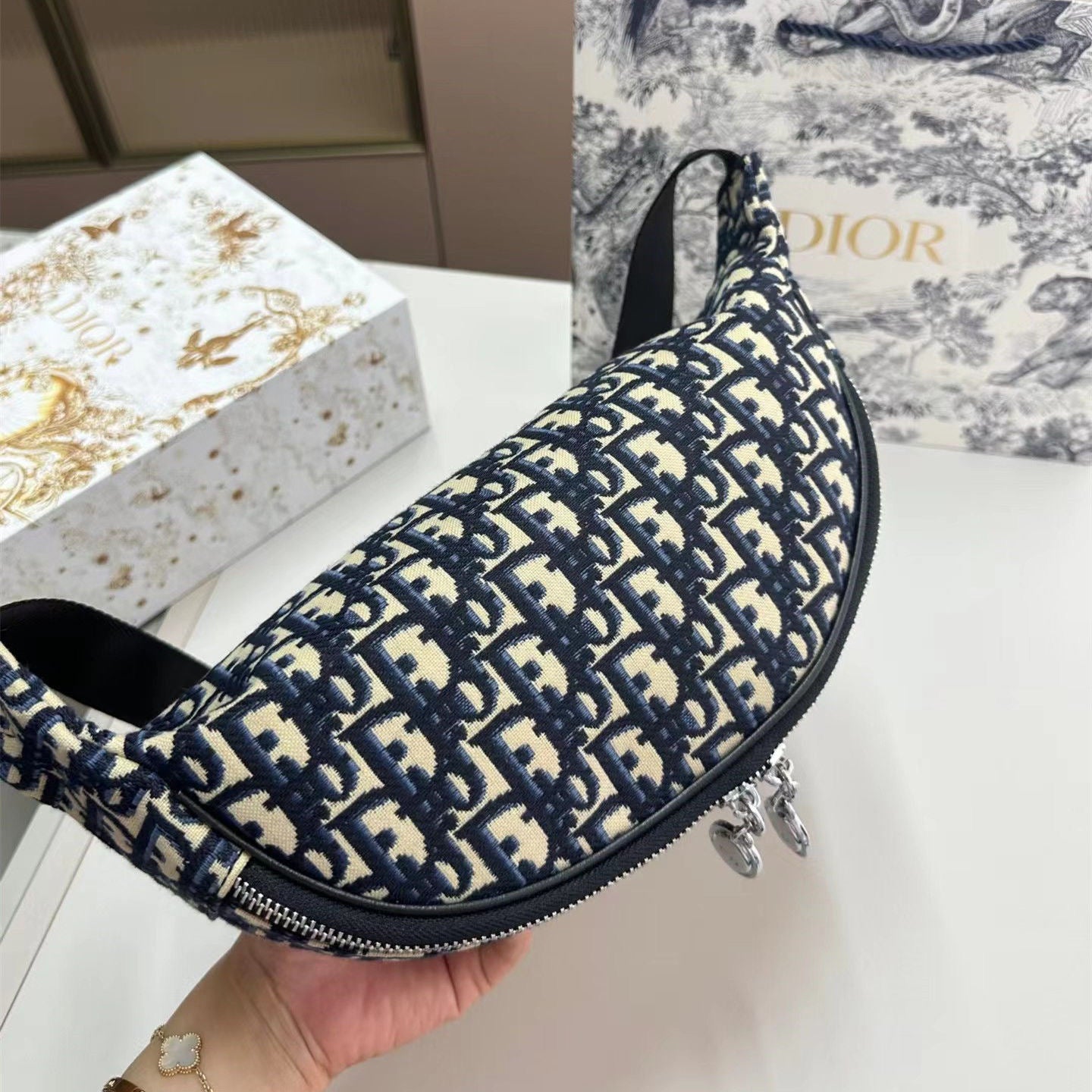 D Shoulder Messenger Bag PD1823081401