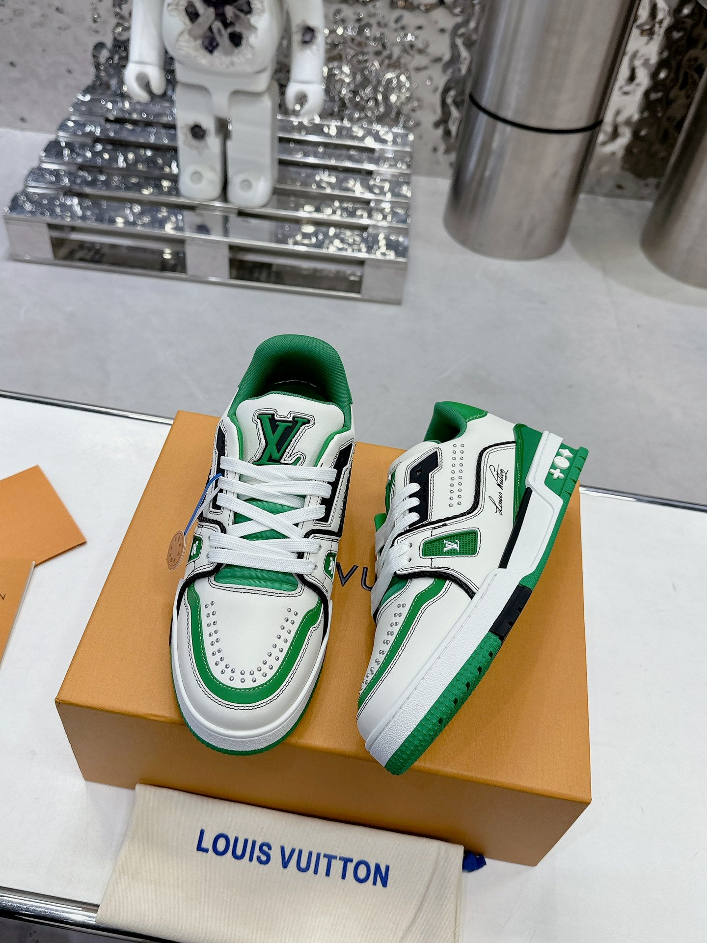 LV Trainer Sneaker 1825041702