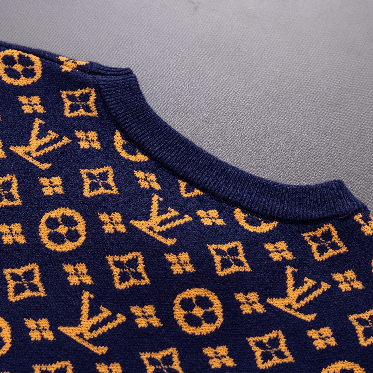 LV Gradient sweater 1824102102