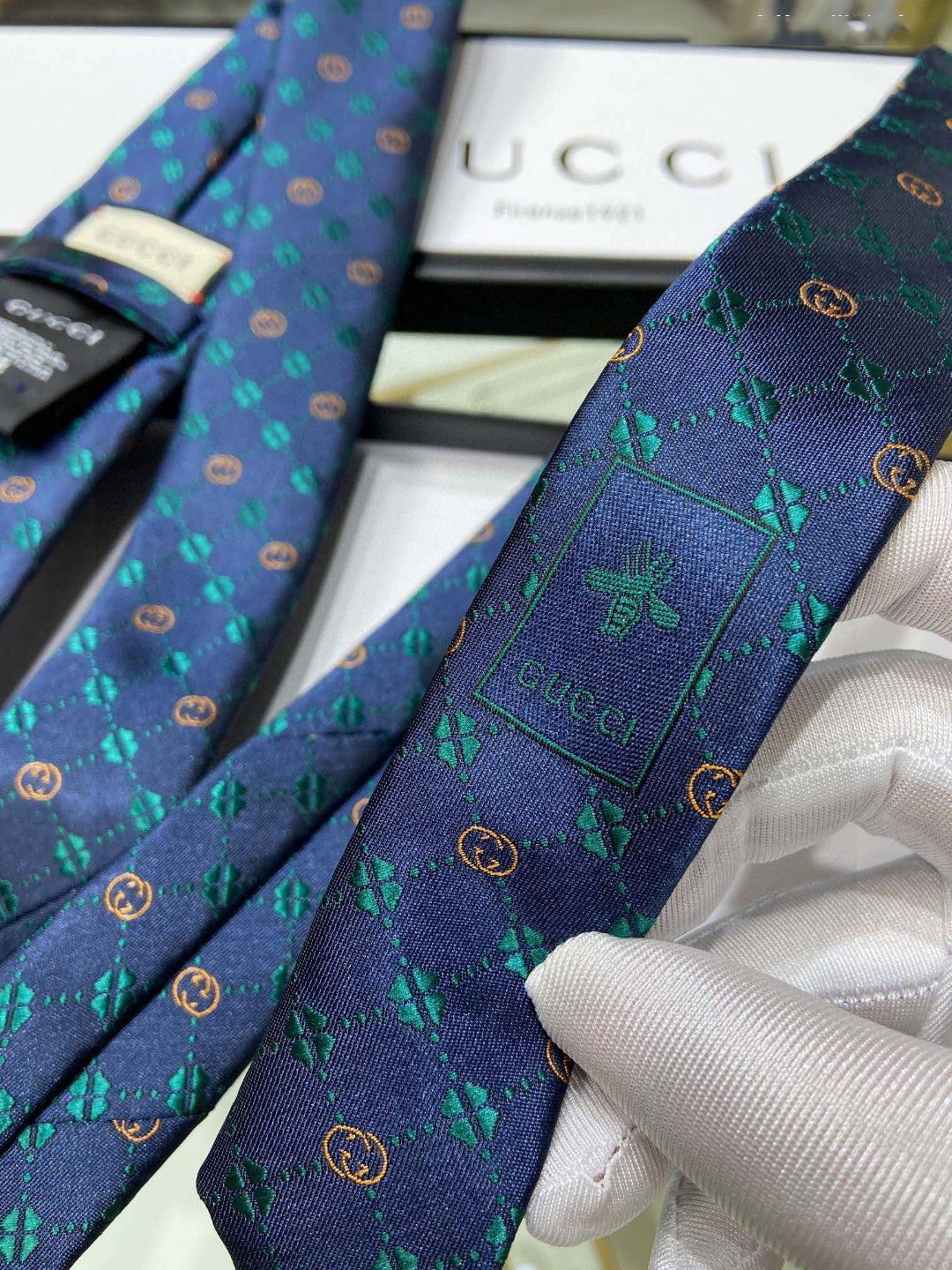 GG four-leaf clover tie 1824060504