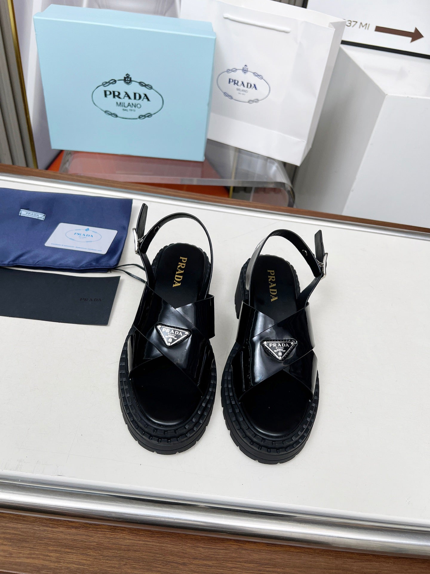 PR sandals 1825051905