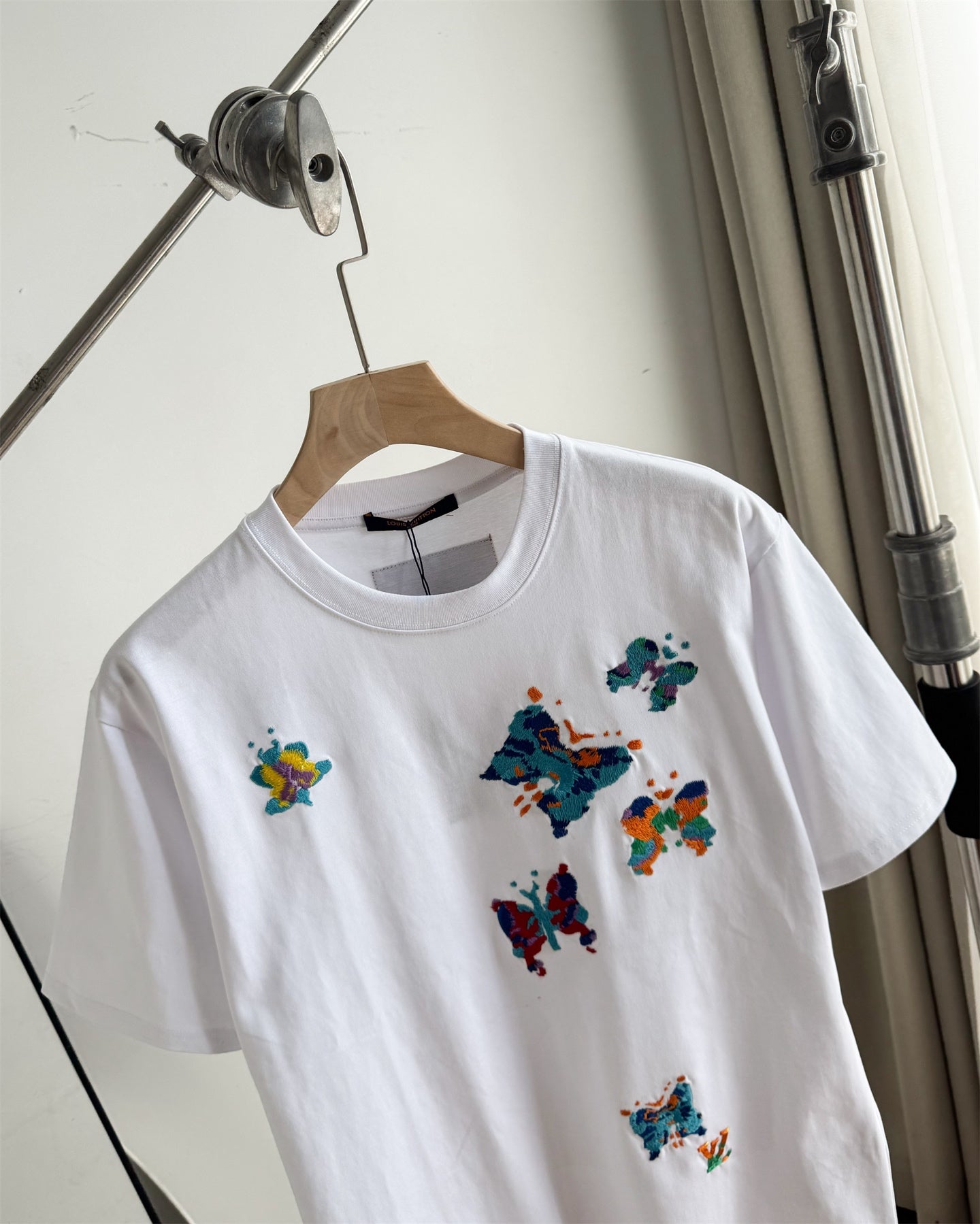 LV Unisex butterfly embroidered T-shirt 1825052210