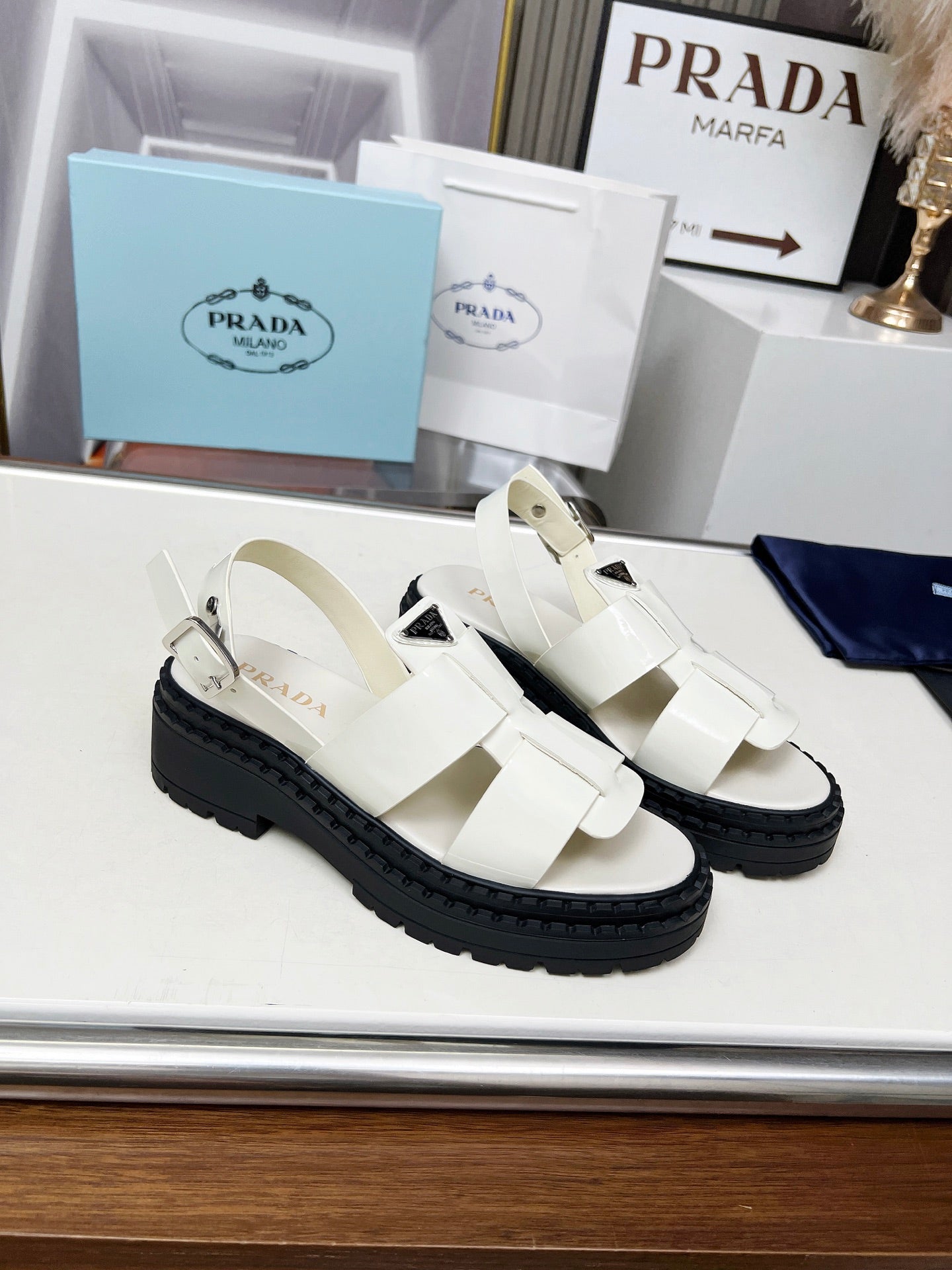PR sandals 1825051904