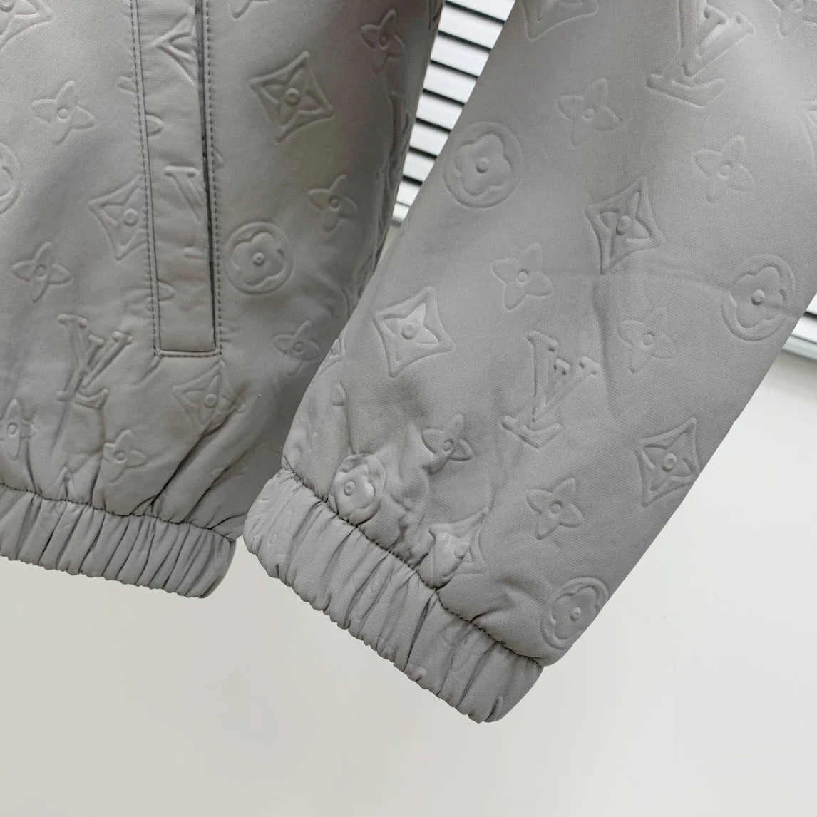 Top Embossed Casual Suit 1024121816