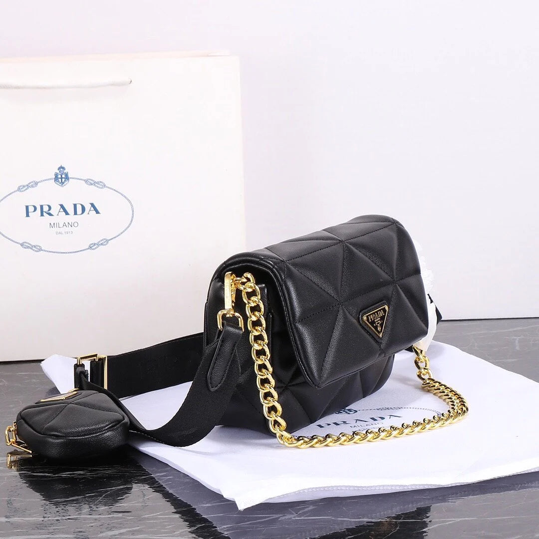 Classic and versatile crossbody bag 1024011806