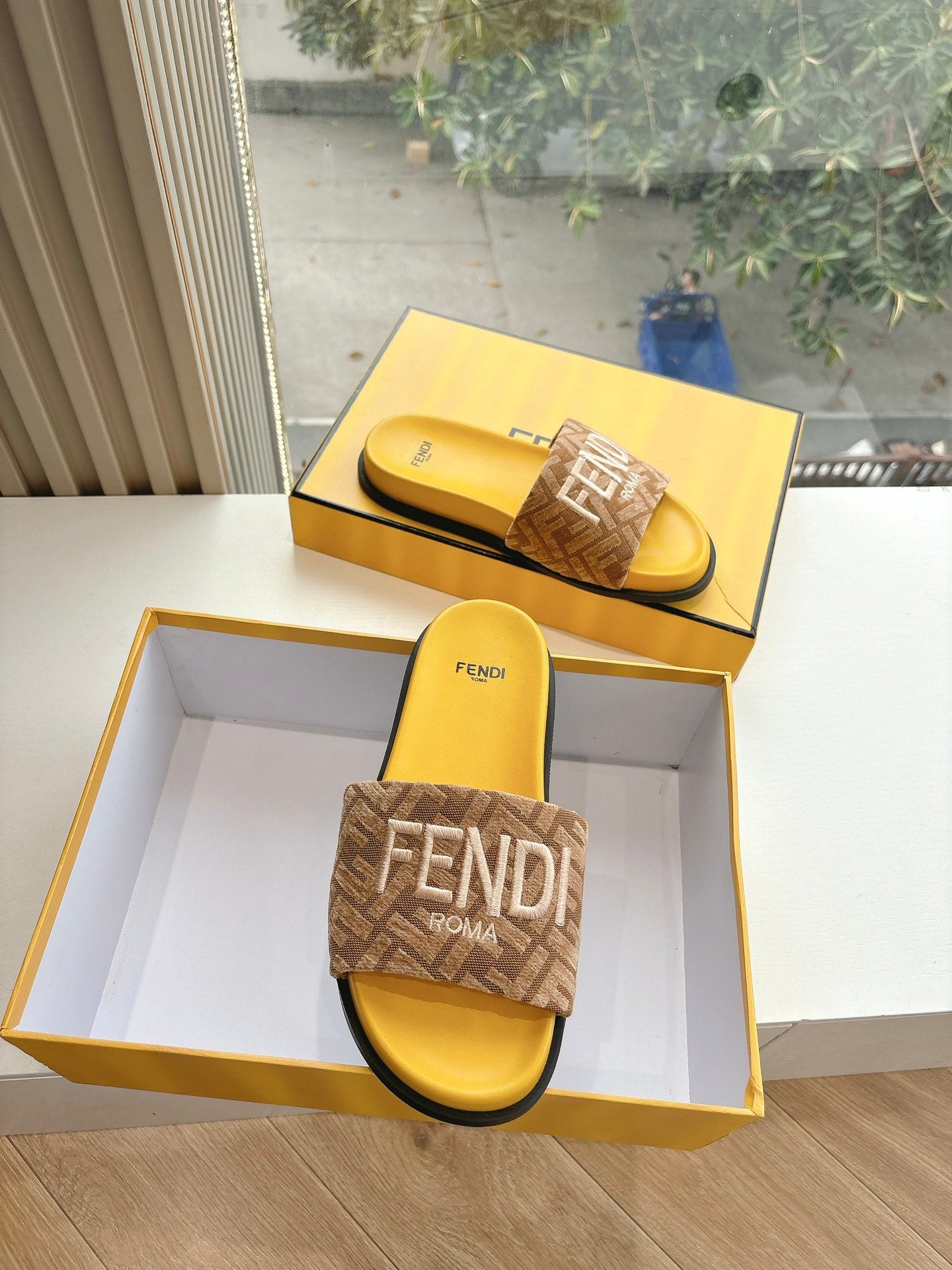 FD Slippers 1825041803