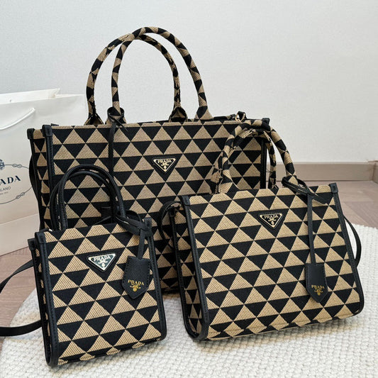 PR handbag 1824082611