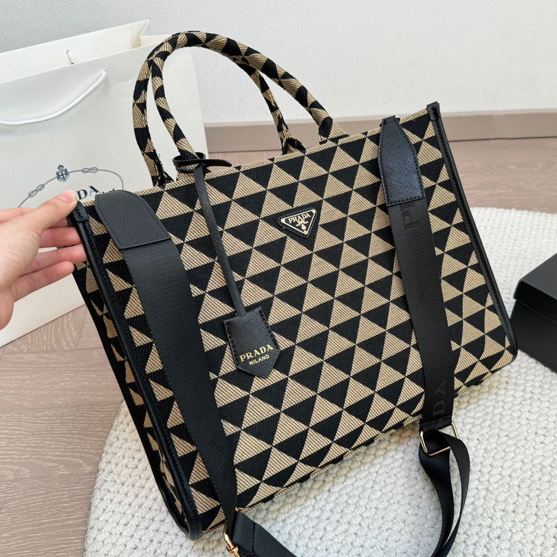 PR handbag 1824082611