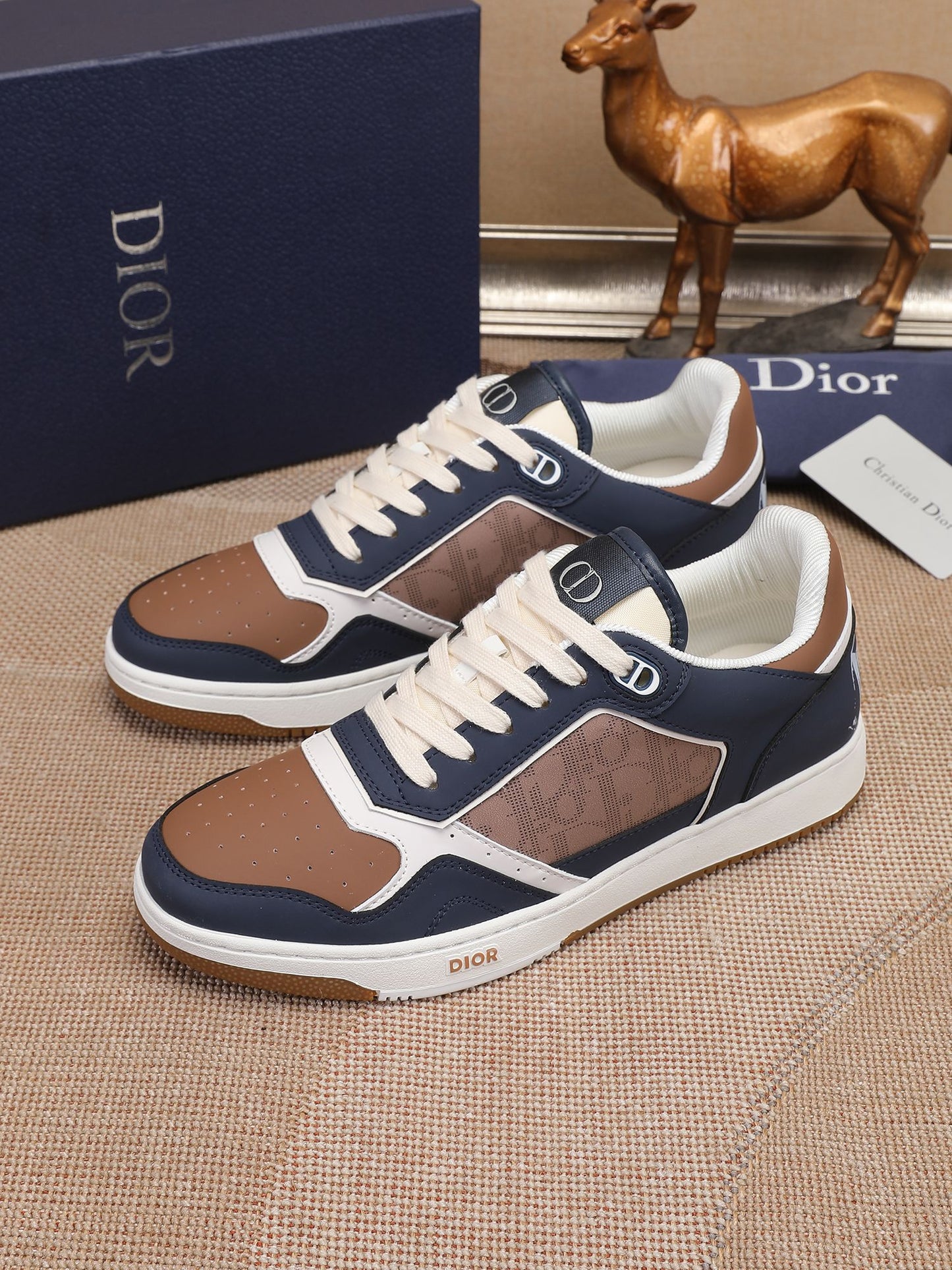 CD B27 Low Top Oblique Sneaker 1825052704