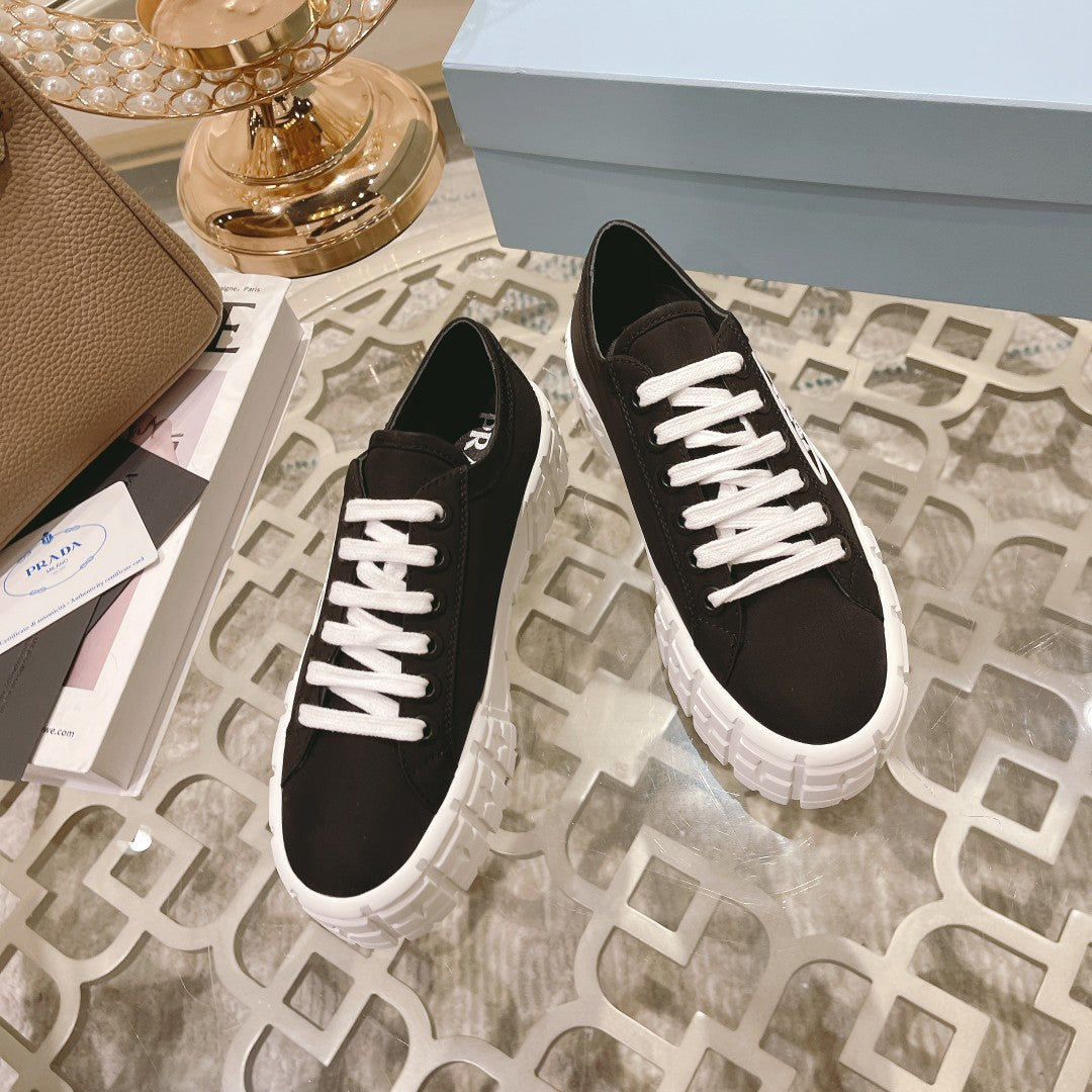 New fashionable and versatile thick-soled sneakers 1024013001