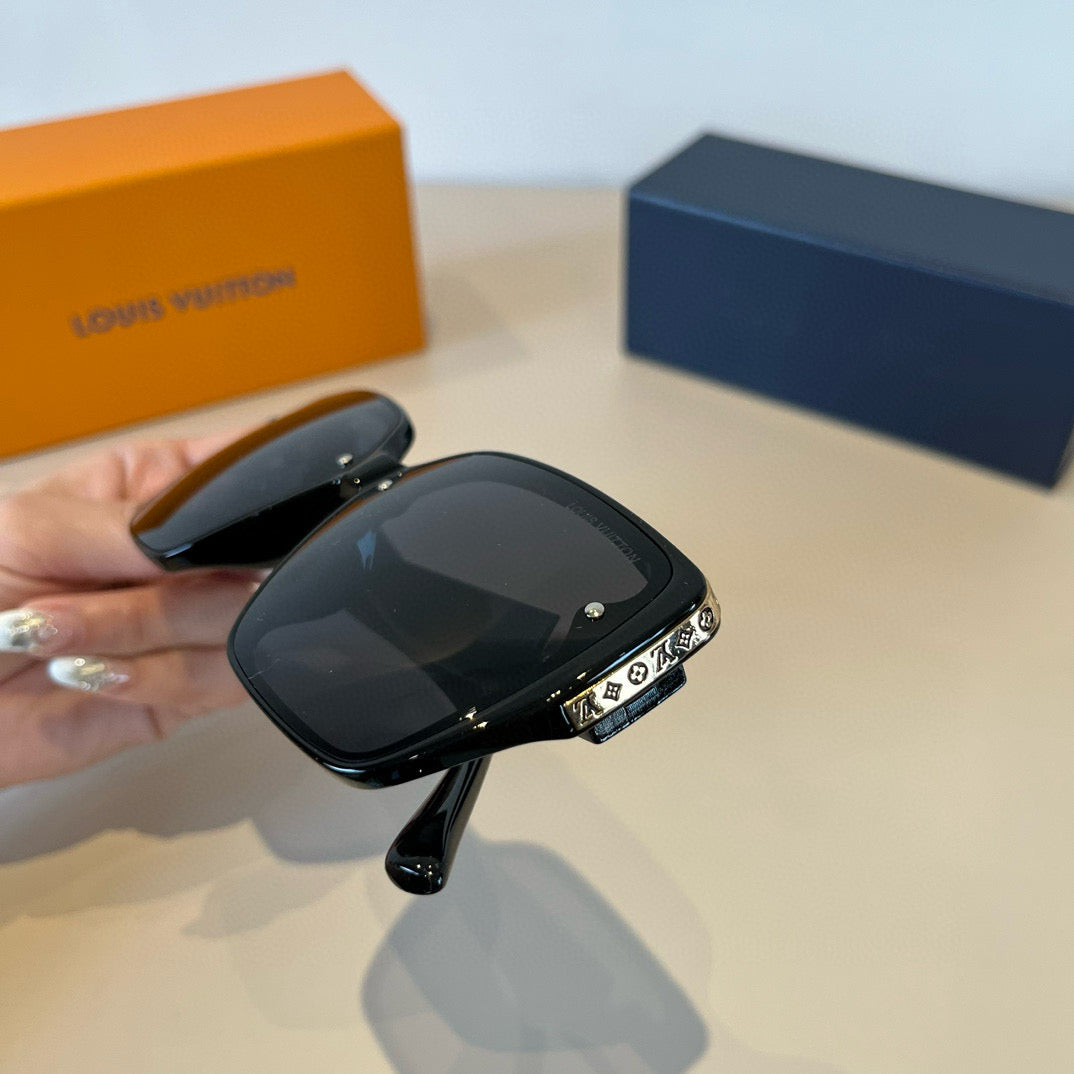 LV Full frame sunglasses 1825052801