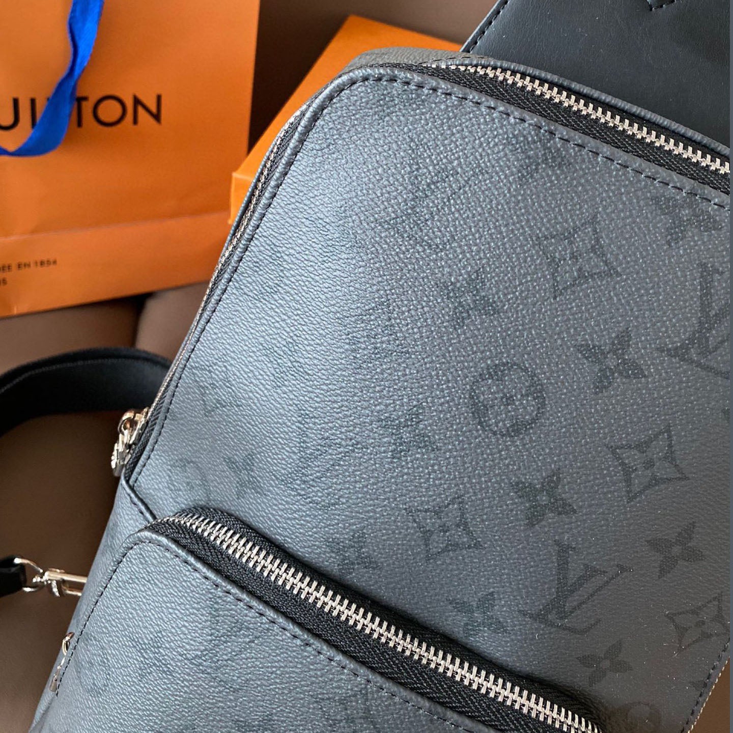 L New Men's Chest Bag XC24092727