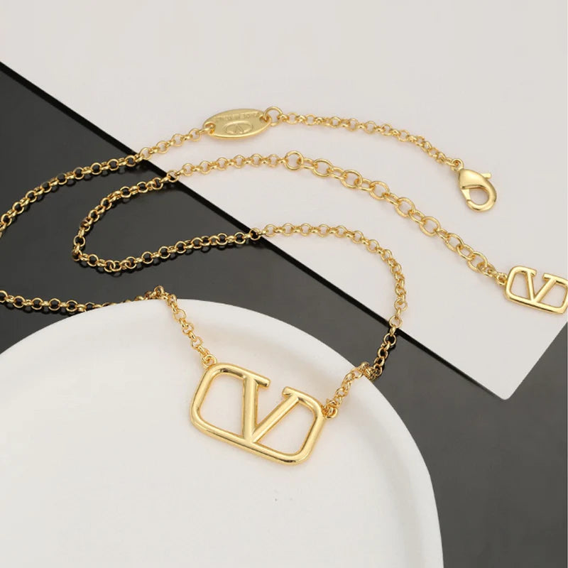 Fashionable gold necklace 10CG24092720