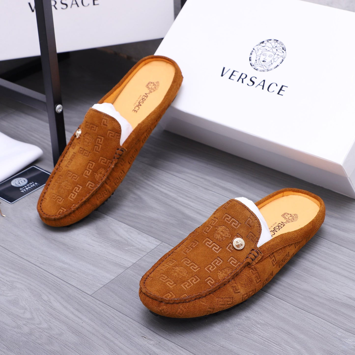 VS MEDUSA Embossed Shoes 1824060902