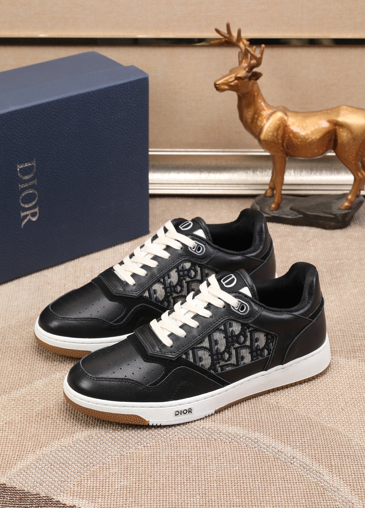 CD B27 Low Top Oblique Sneaker 1825052703