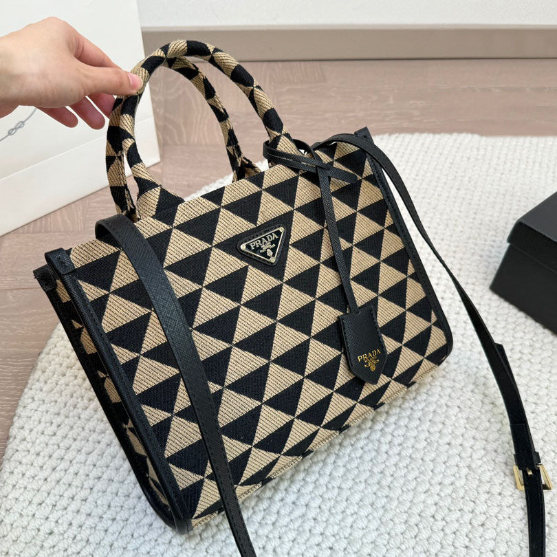 PR handbag 1824082611