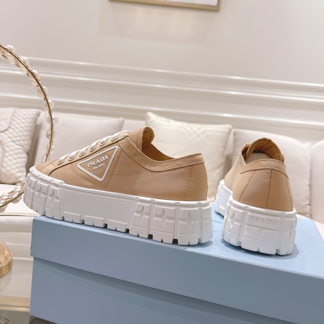 New fashionable and versatile thick-soled sneakers 1024013001