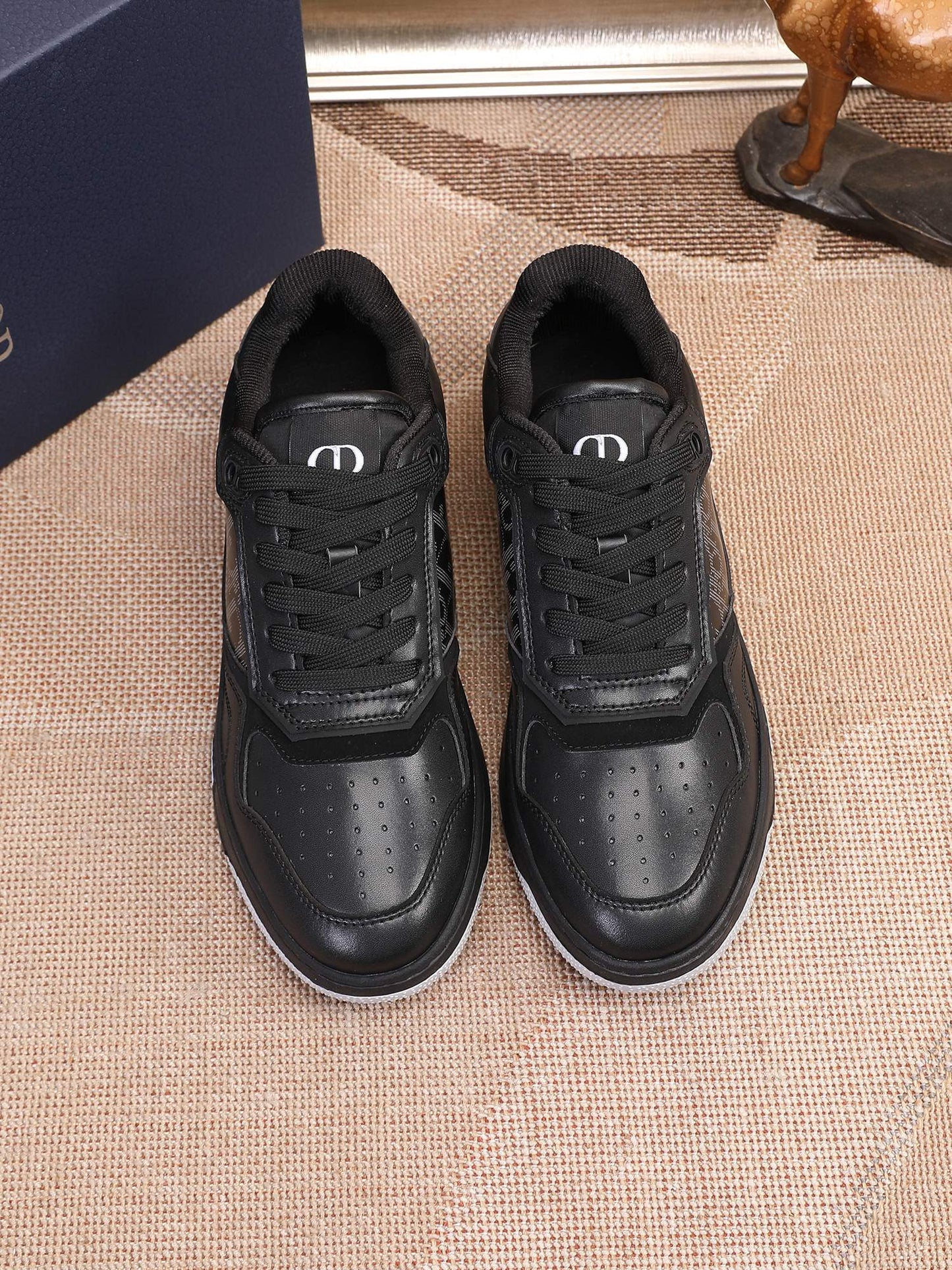CD B27 Low Top Oblique Sneaker 1825052704