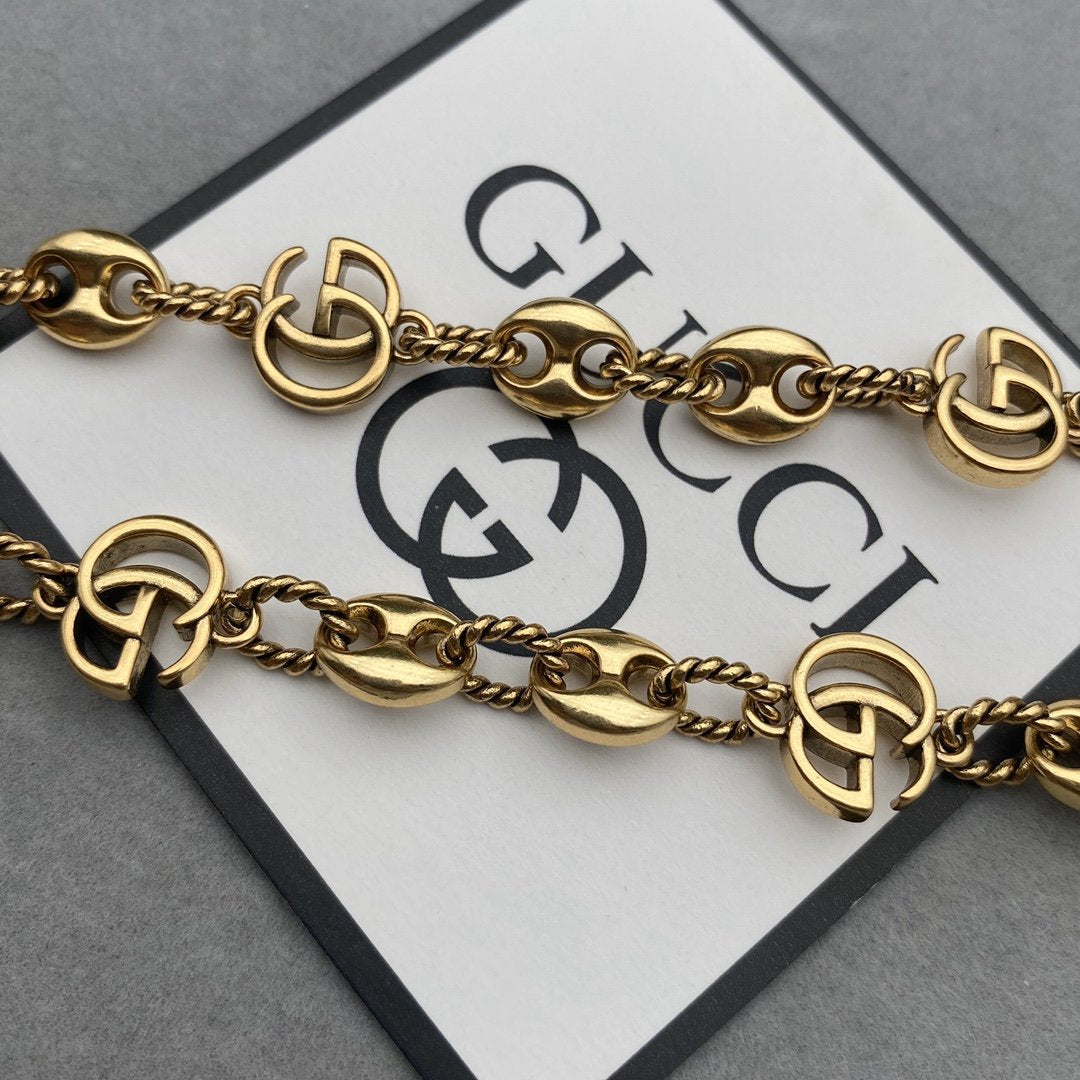 G Metal necklace