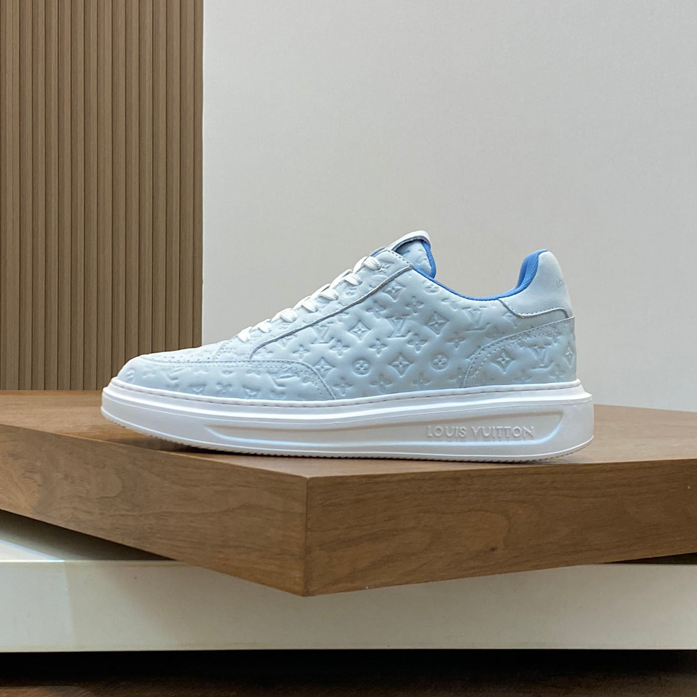 L Casual embossed sneakers 1824081201