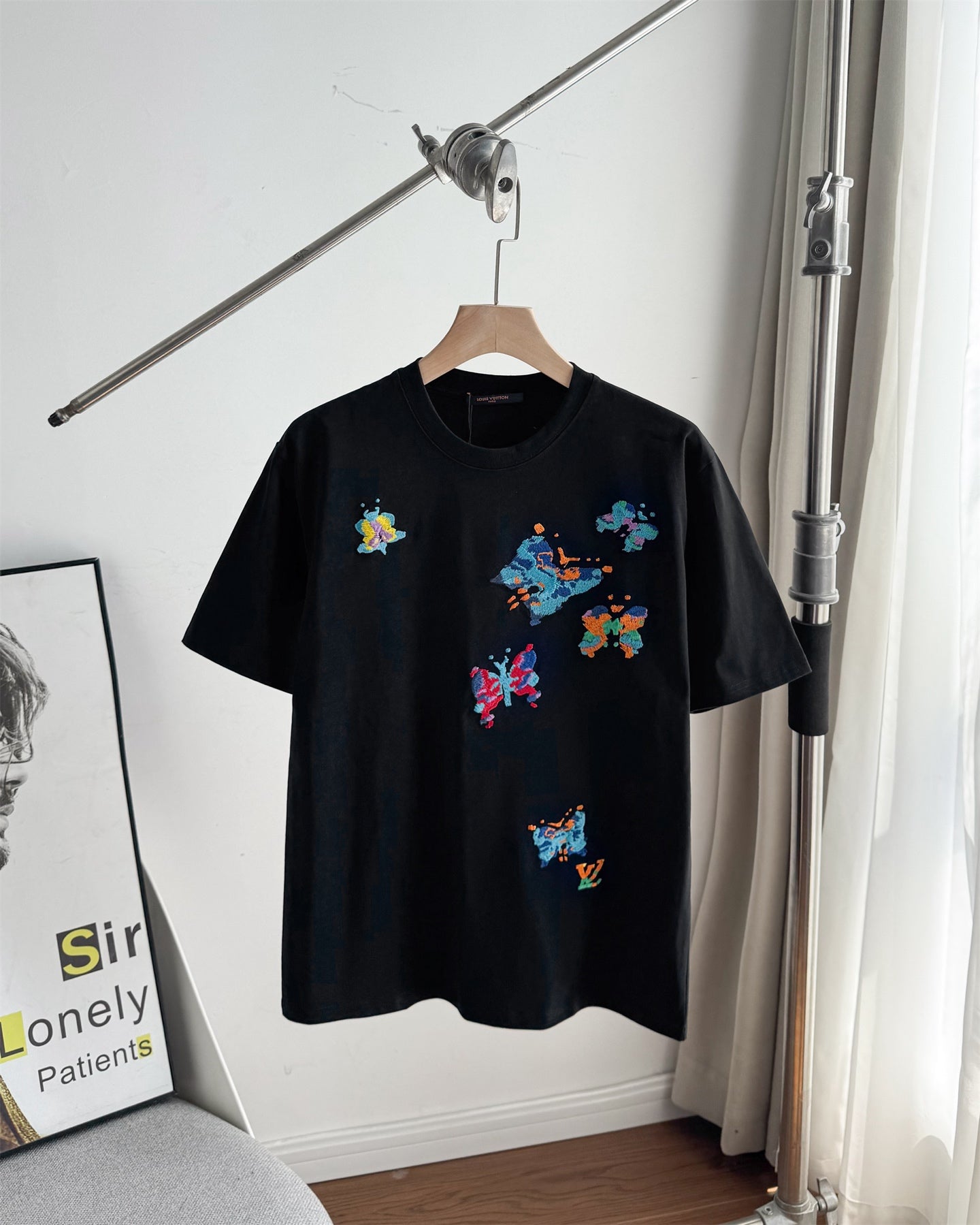 LV Unisex butterfly embroidered T-shirt 1825052210
