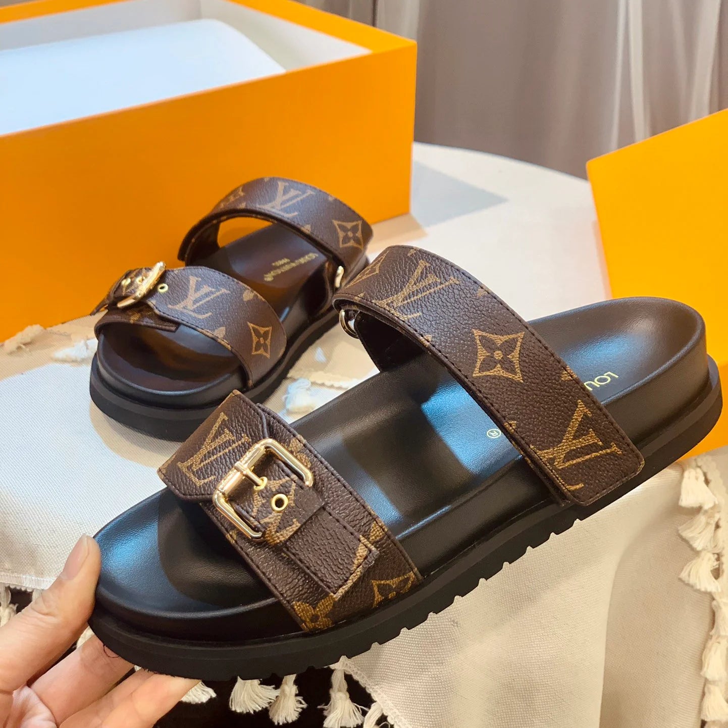 New Fashion Leather V Logo Summer women's sandalsXC05202422713