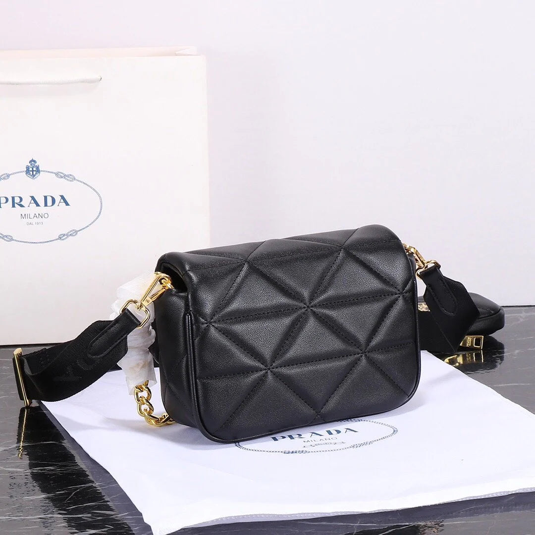 Classic and versatile crossbody bag 1024011806
