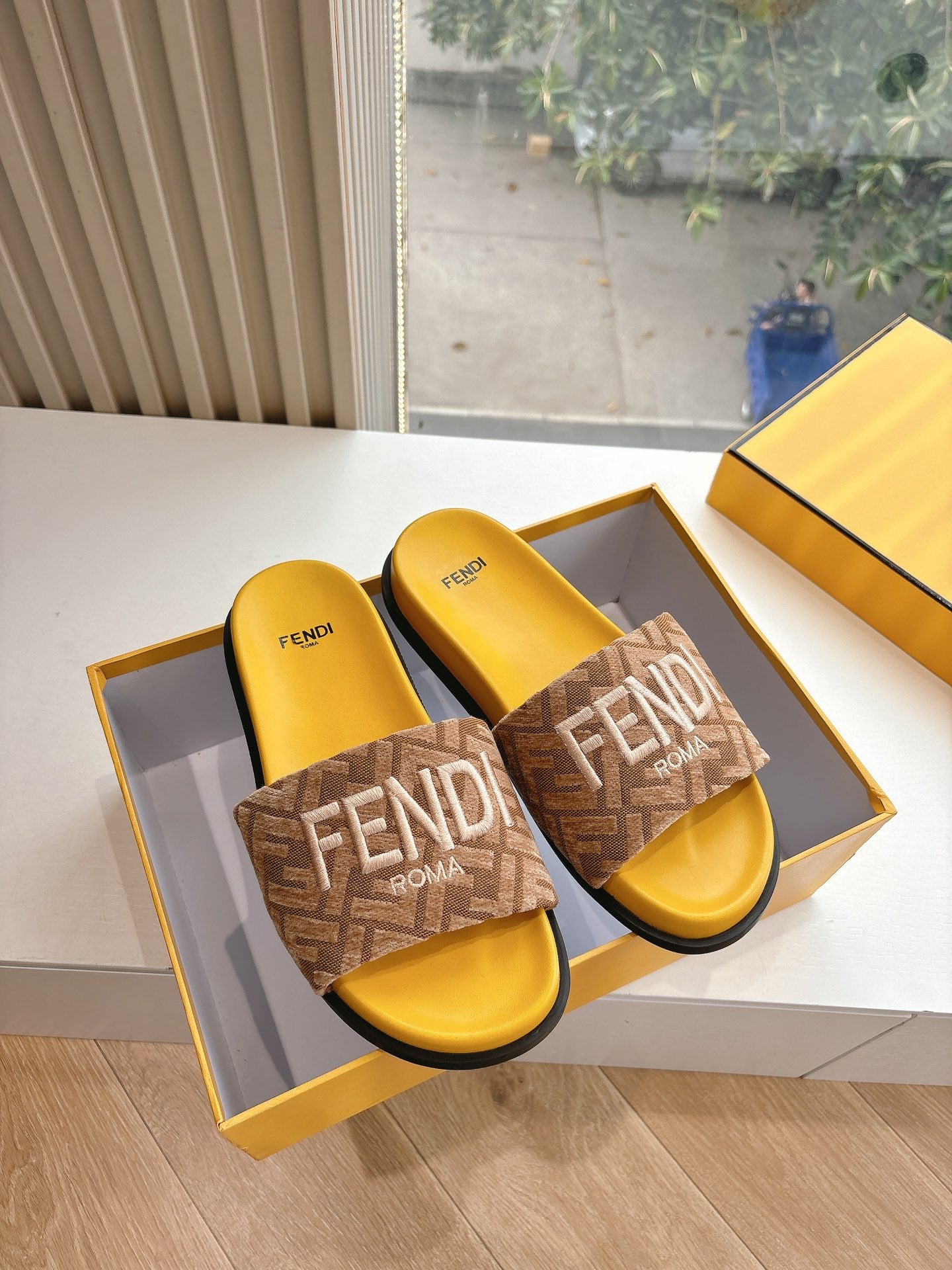 FD Slippers 1825041803
