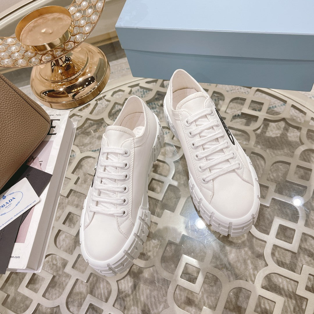 New fashionable and versatile thick-soled sneakers 1024013001