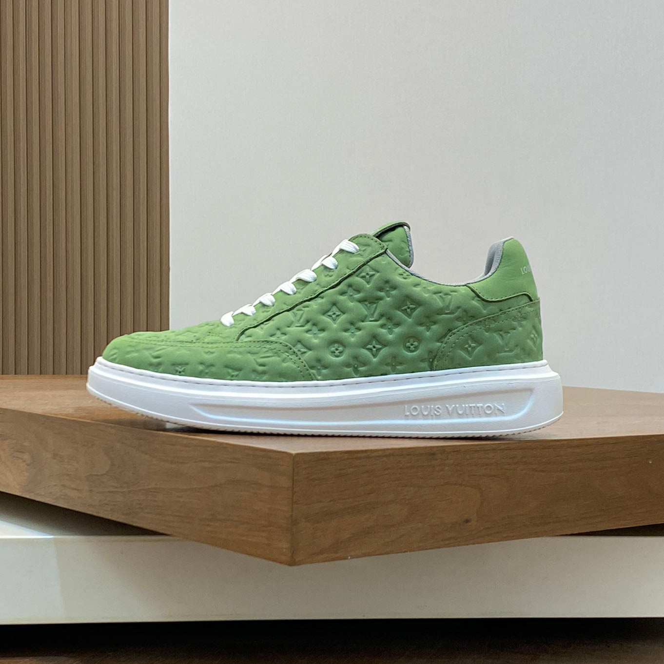 L Casual embossed sneakers 1824081201