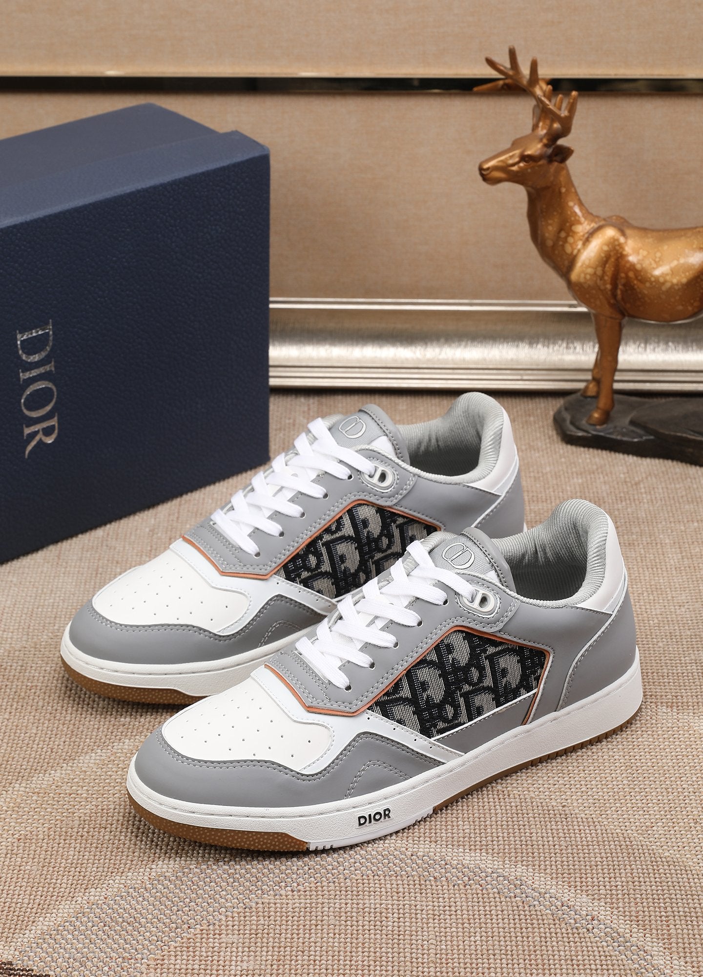 CD B27 Low Top Oblique Sneaker 1825052703