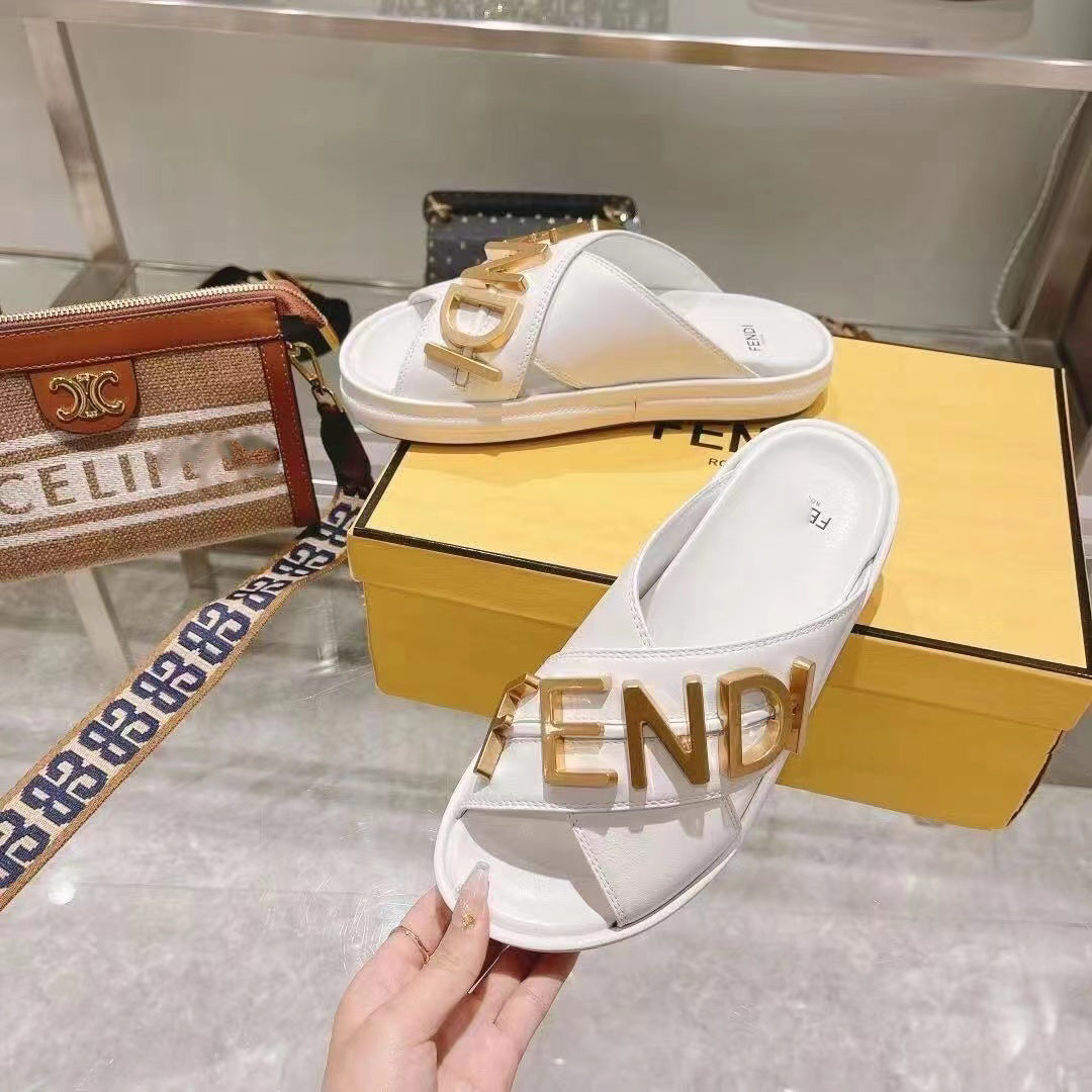 New top metal buckle beach sandals retro platform sandals and slippers classic sports slippers