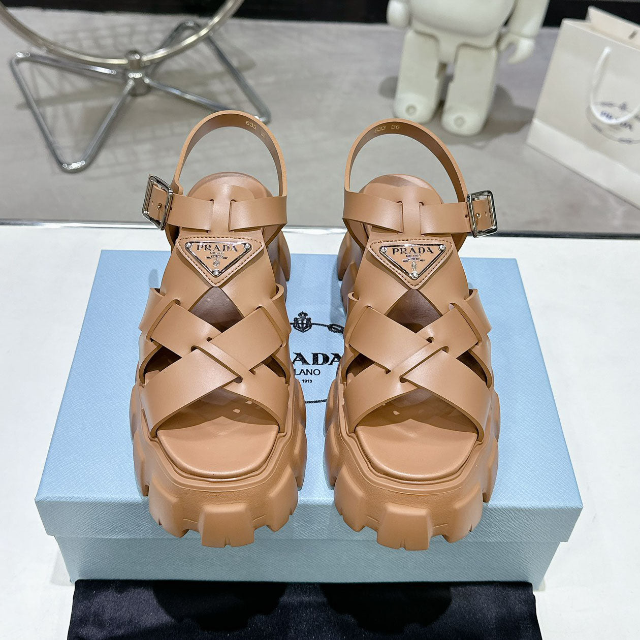 PRD triangle buckle sawtooth Roman woven platform rubber sandals 1824071010