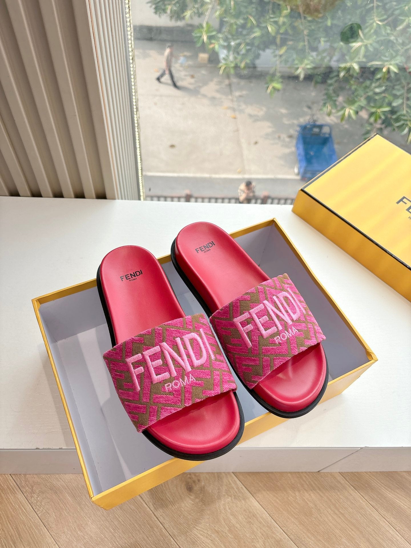 FD Slippers 1825041803