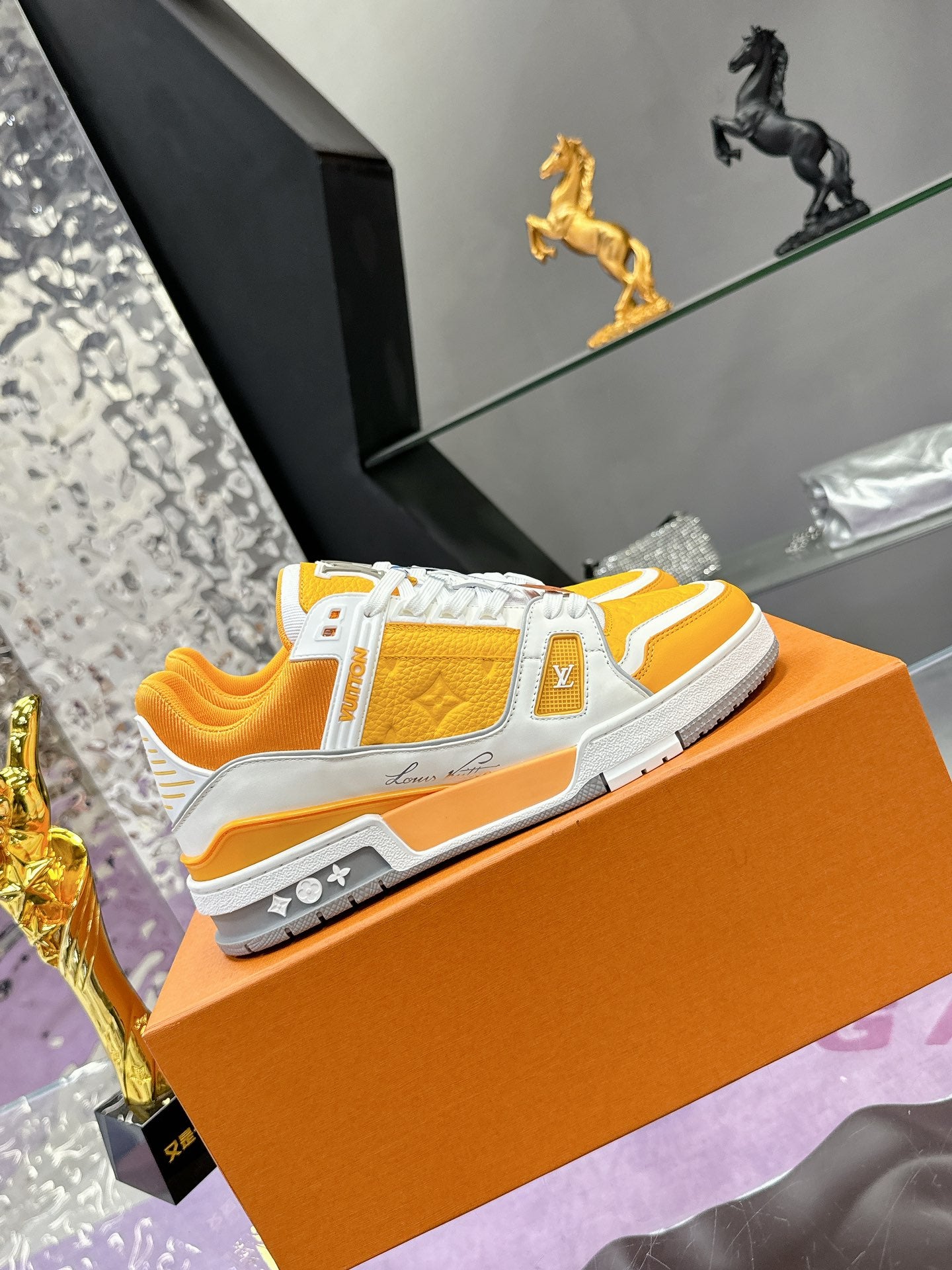 LV Trainer Sneaker 1824120914
