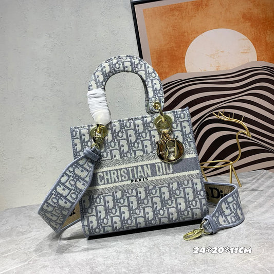 Alphabet Diana Bag XC16053101