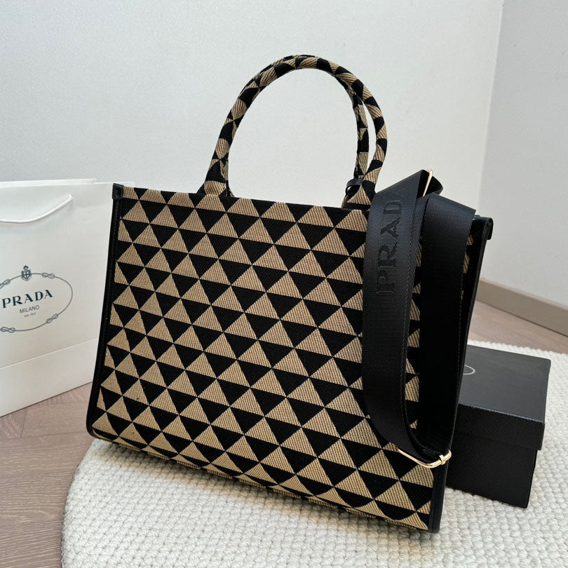 PR handbag 1824082611