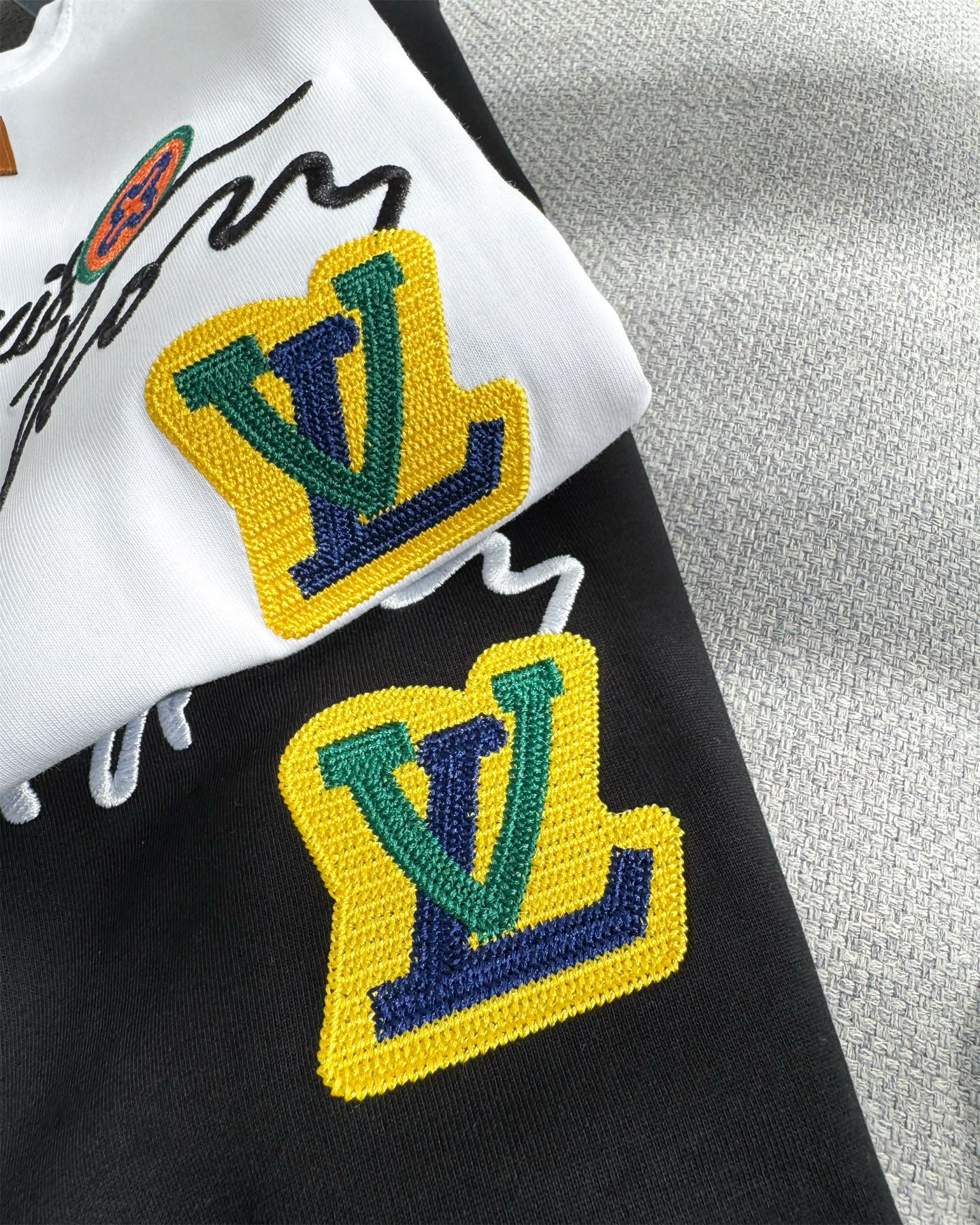 LV Unisex colorful floral embroidered T-shirt 1825052211