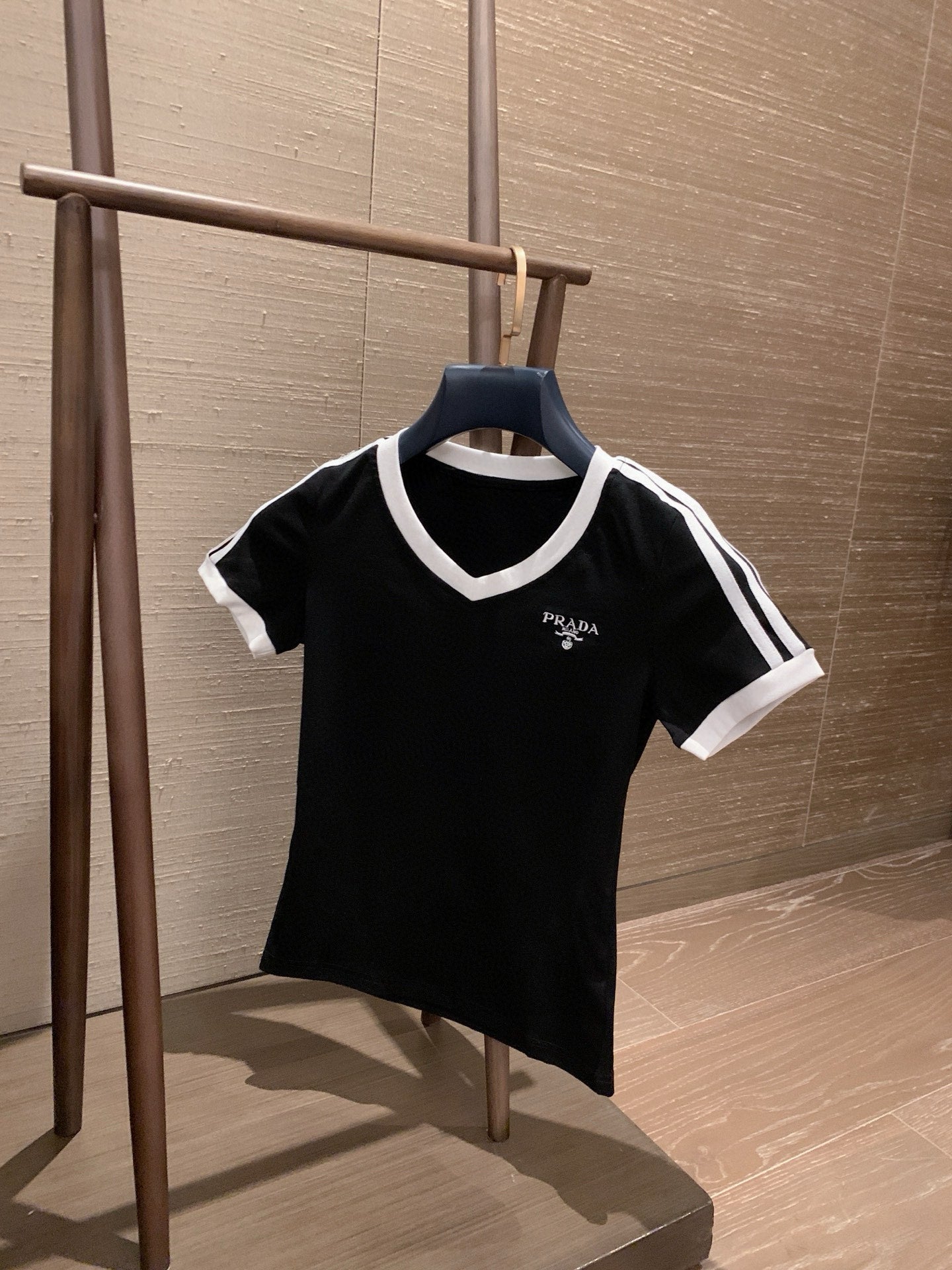 PR V-neck T-shirt 1825052012