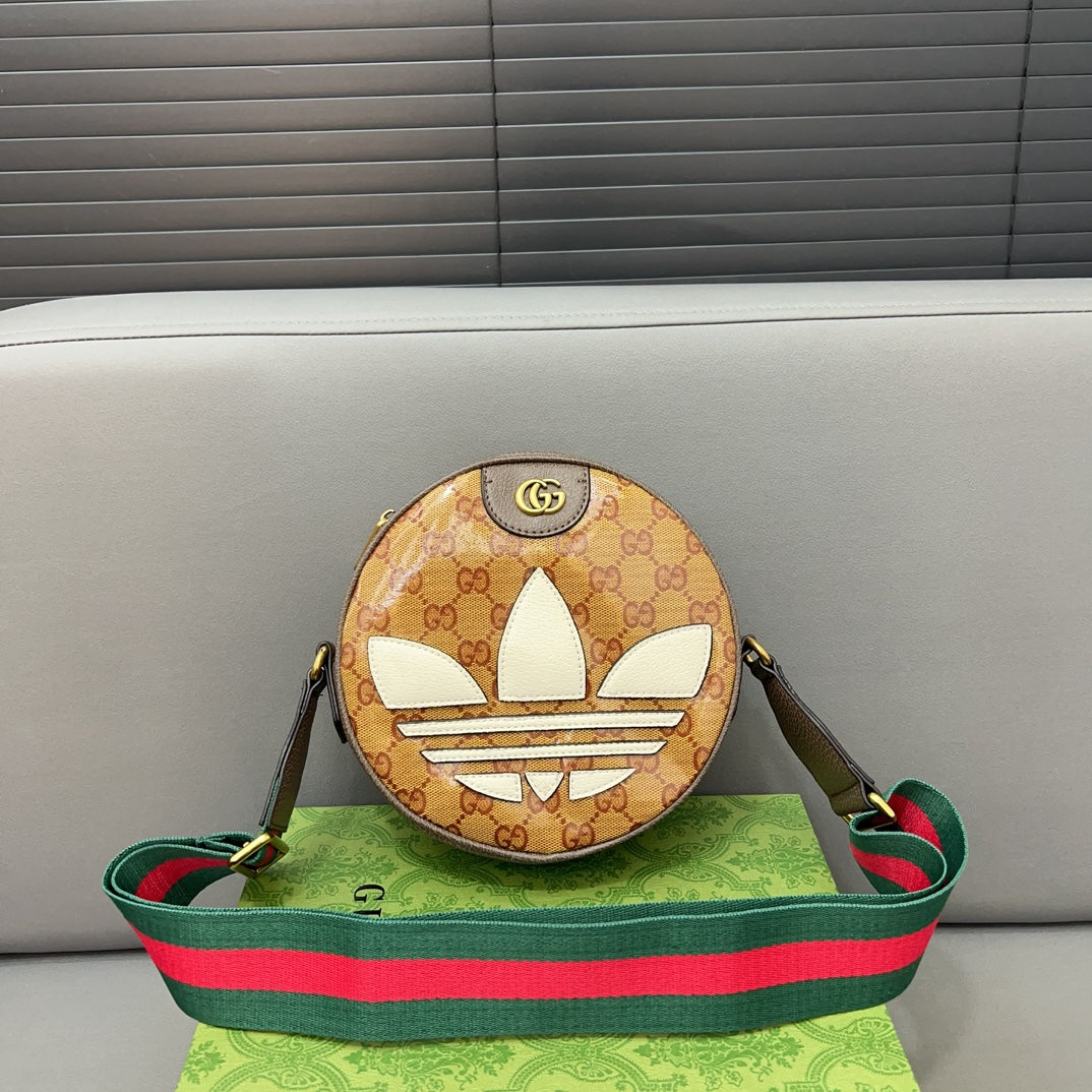 Co-branded round bag crossbody bag 1824042107