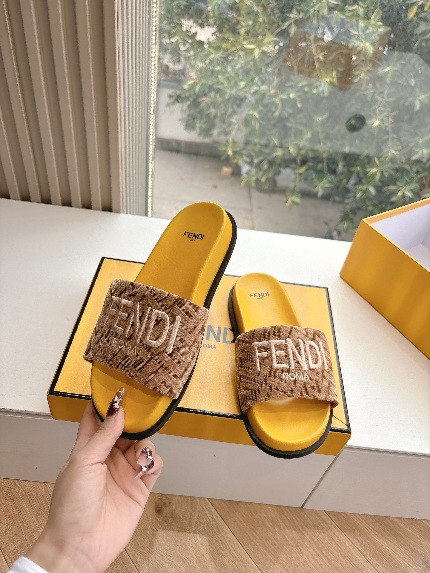 FD Slippers 1825041803