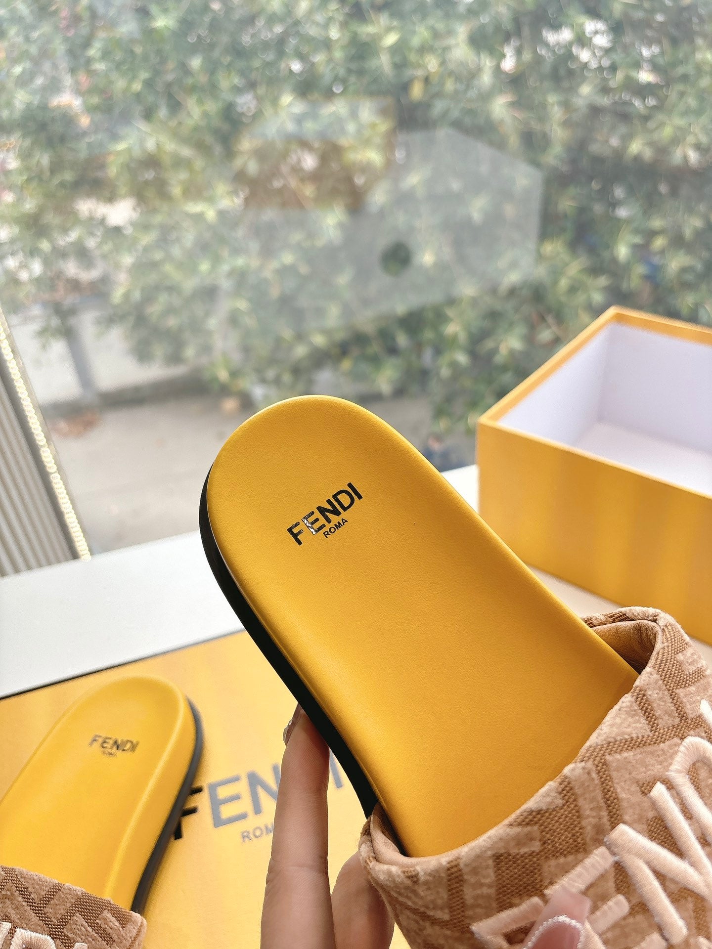 FD Slippers 1825041803