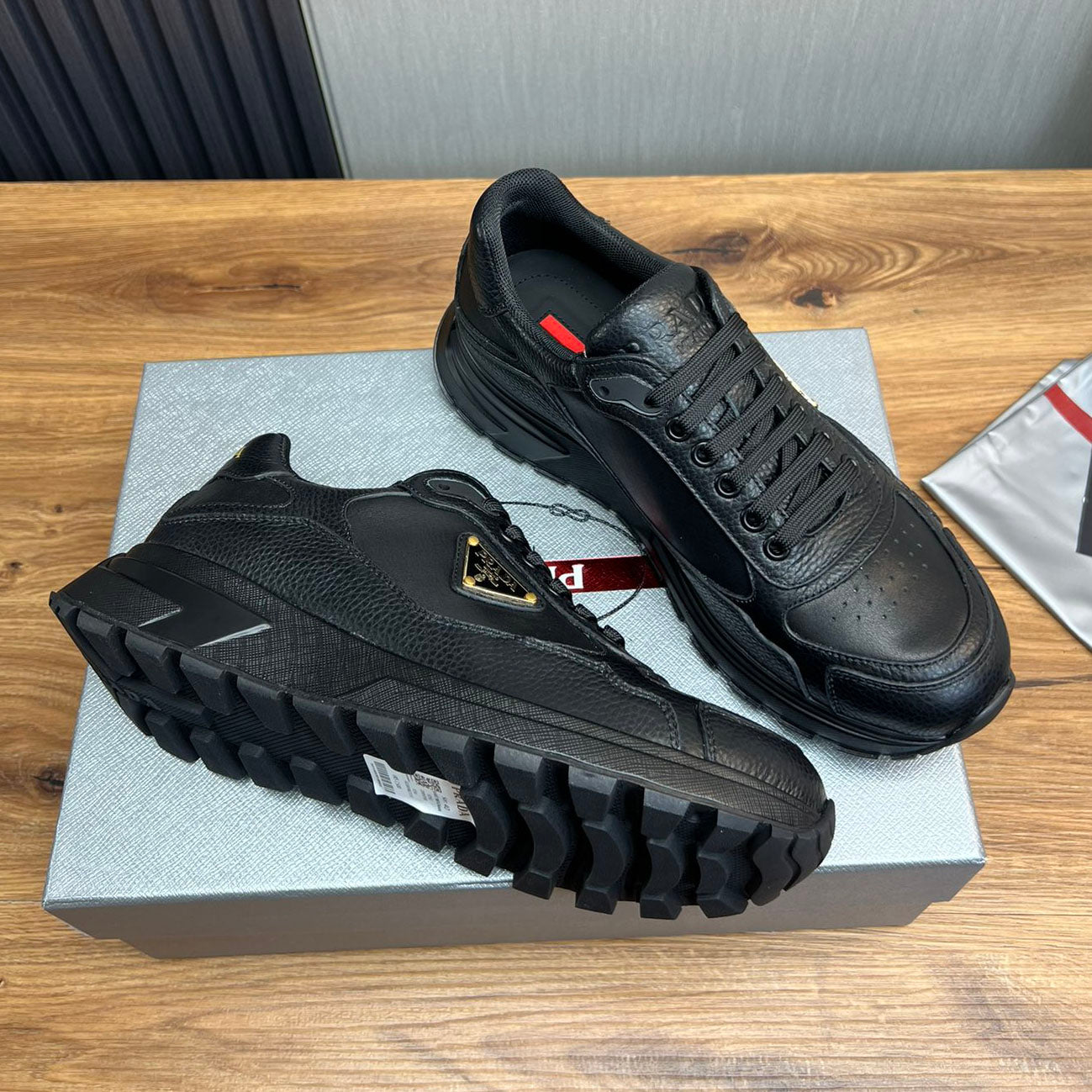PR Cowhide stitching sneakers 1824102502