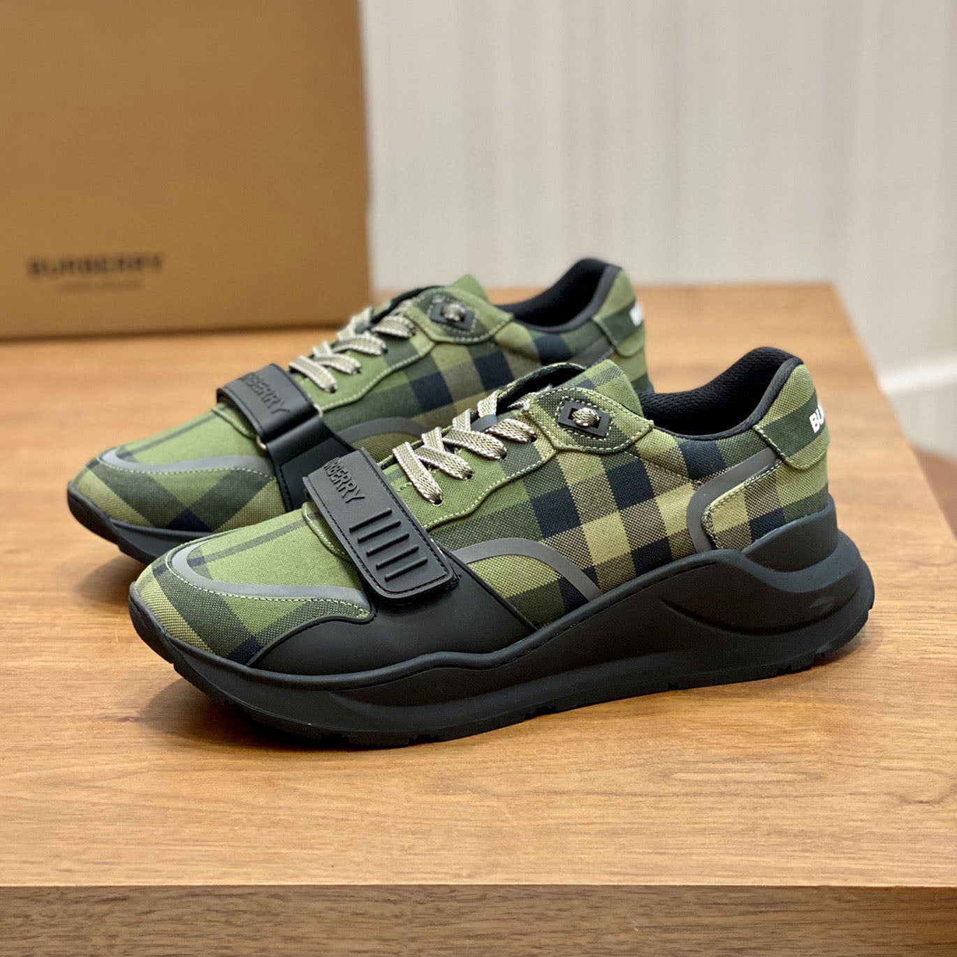 TB sneakers 1824101707