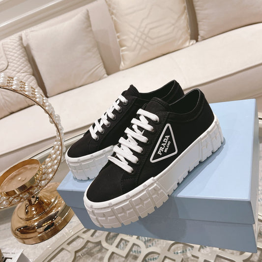 New fashionable and versatile thick-soled sneakers 1024013001
