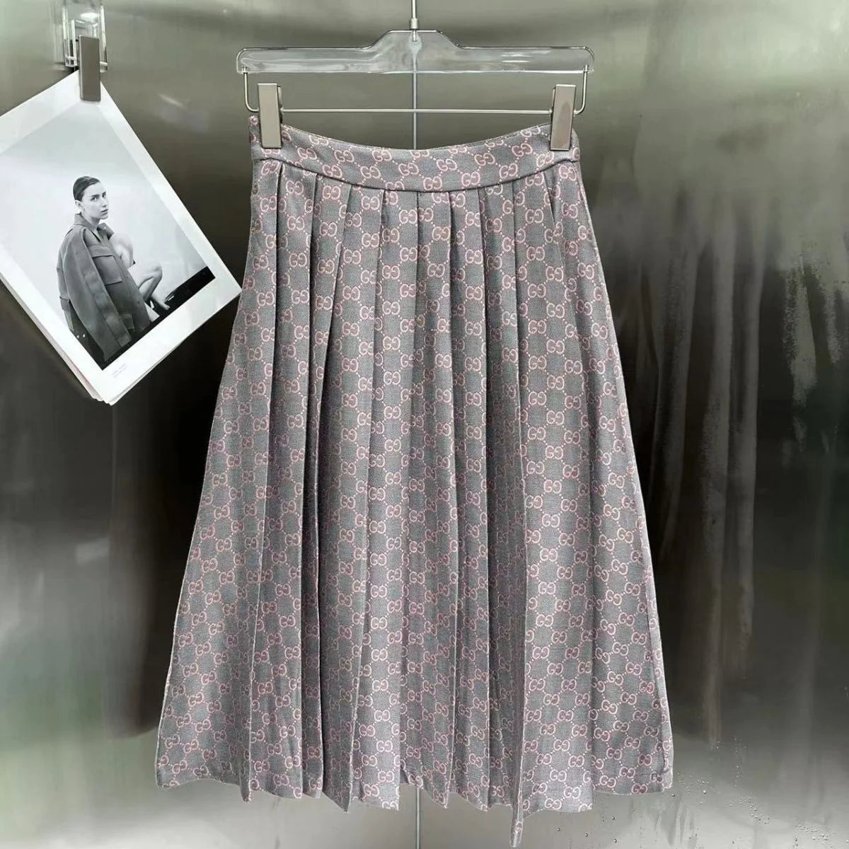 New Fashionable Pleated Skirt Suit 1024012405