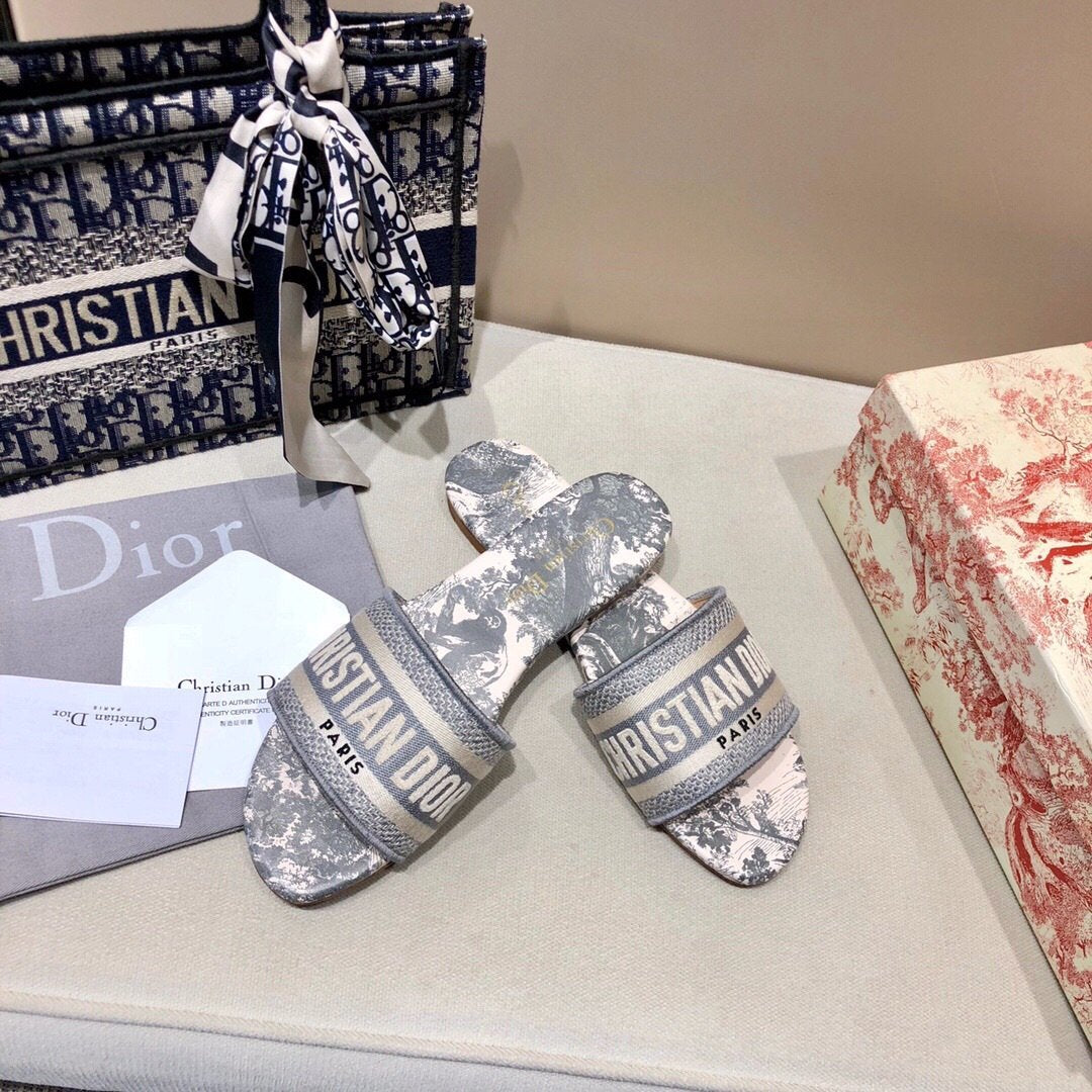 Jacquard Embroidered Slippers