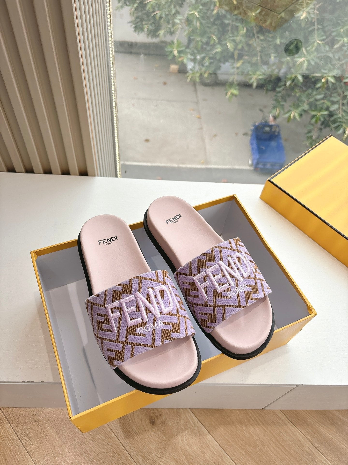 FD Slippers 1825041803