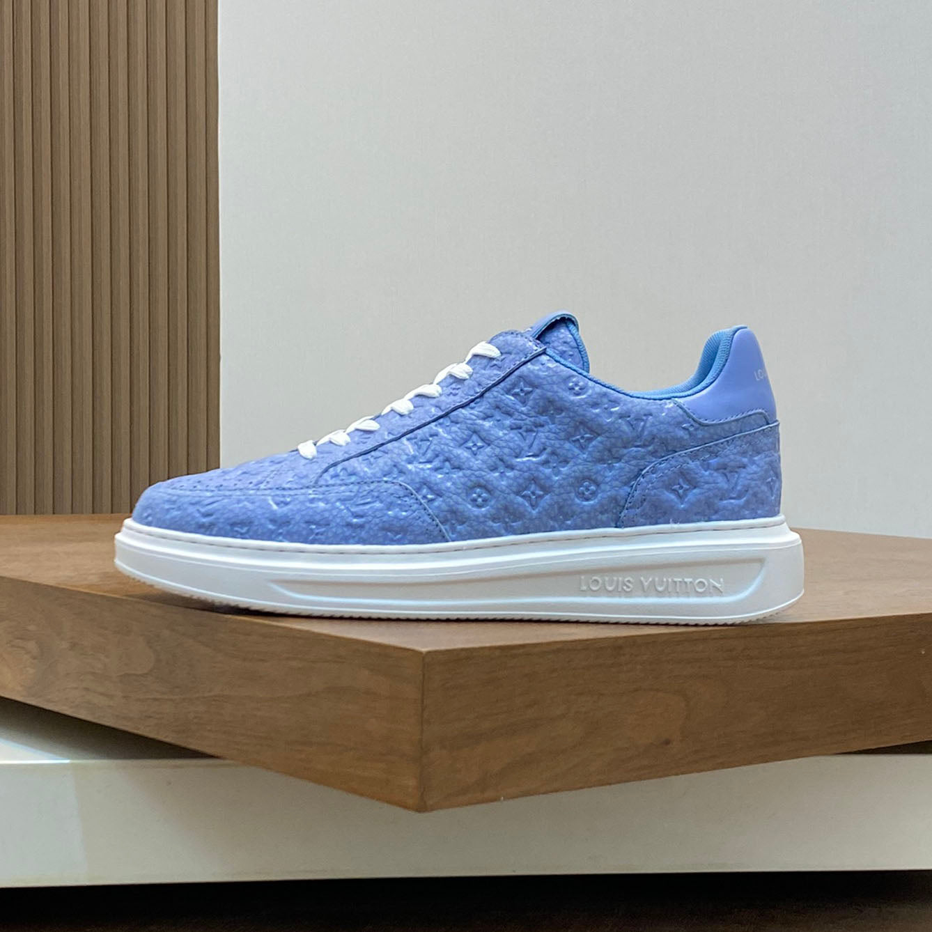 L Casual embossed sneakers 1824081201