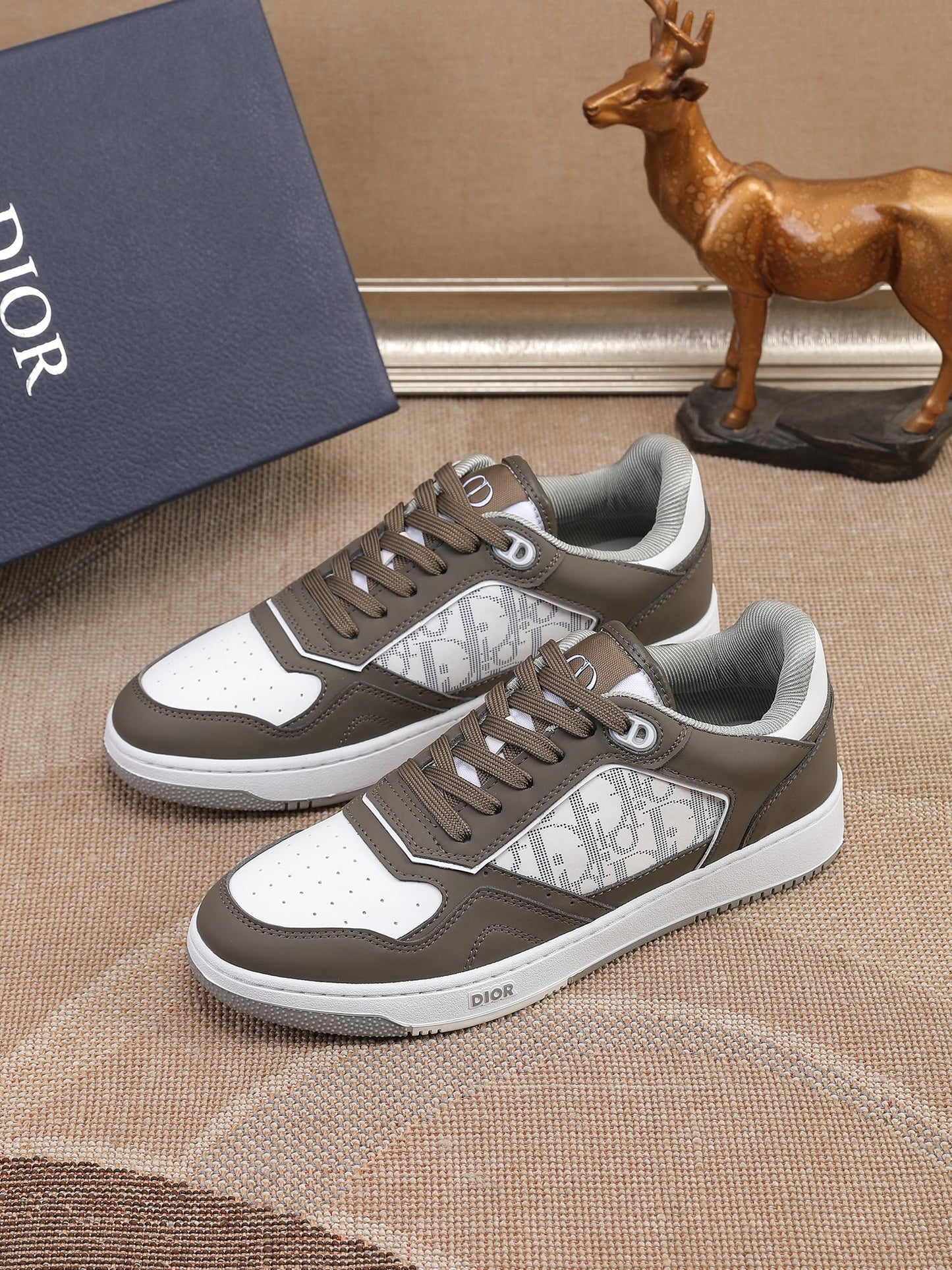 CD B27 Low Top Oblique Sneaker 1825052704